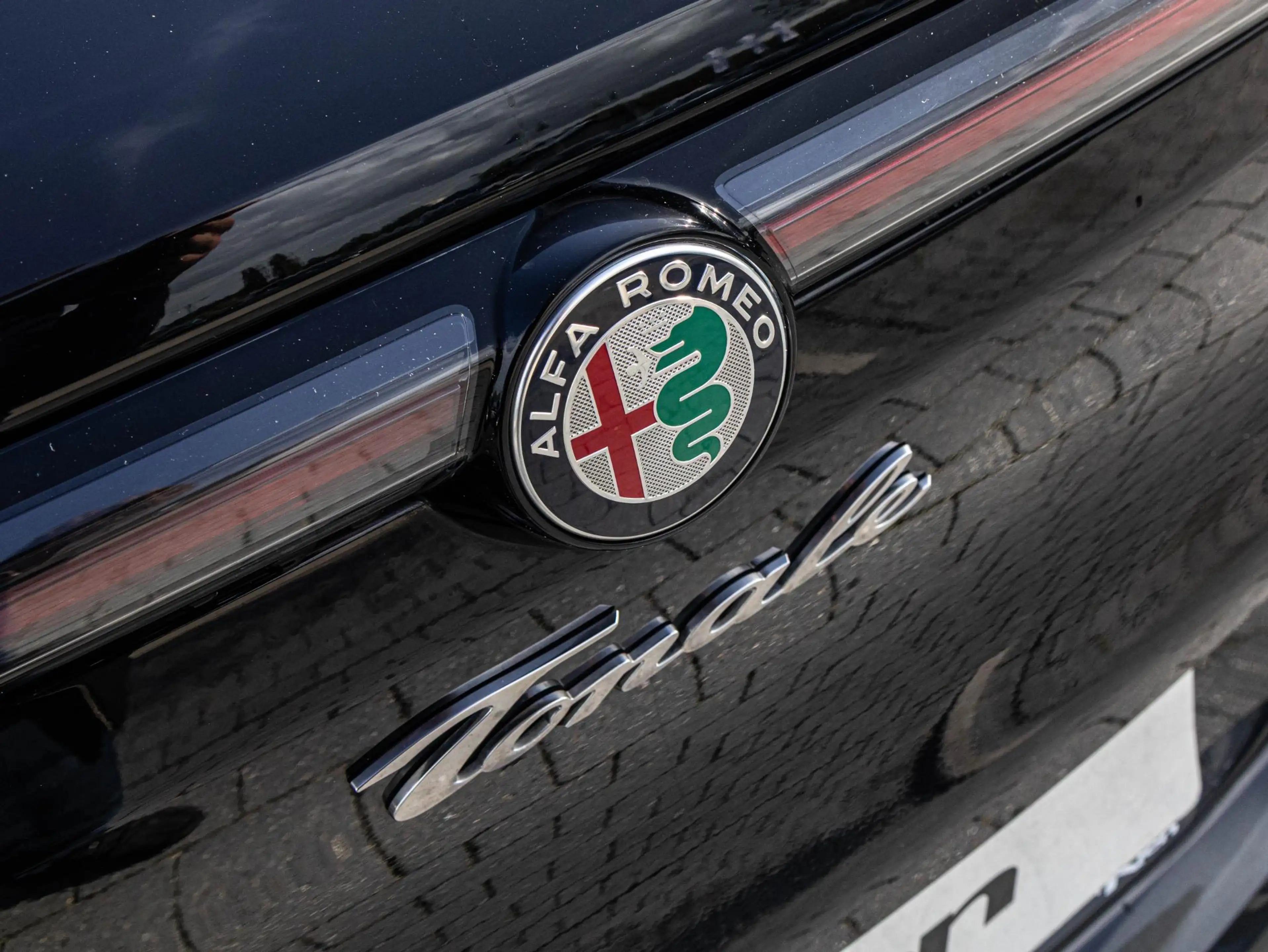 Alfa Romeo Tonale 1.5T Hybrid Veloce | Elektrisch glazen panorama-da — photo 36