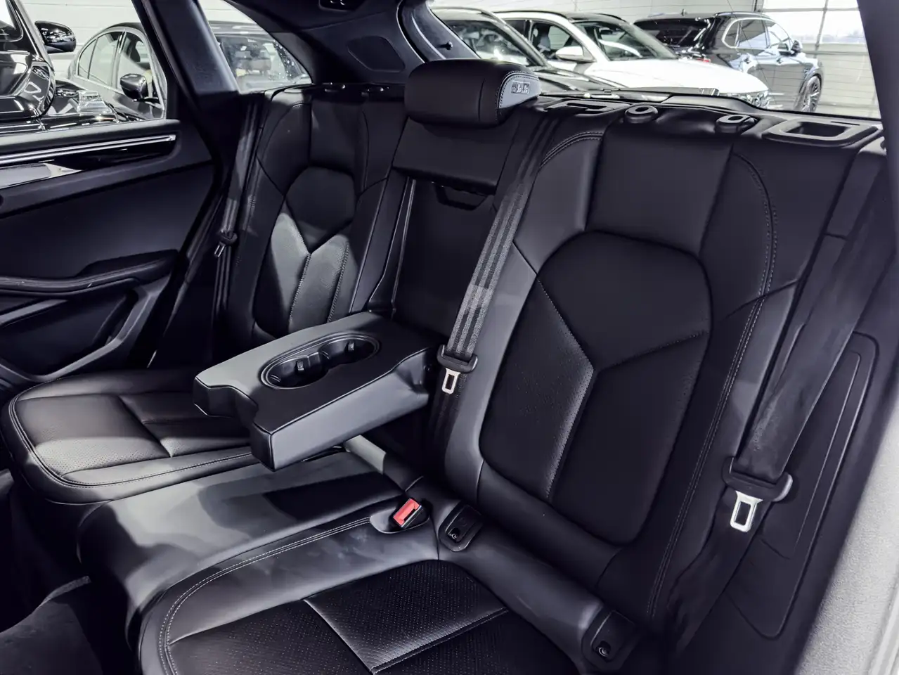 Porsche Macan снимка Porsche Macan