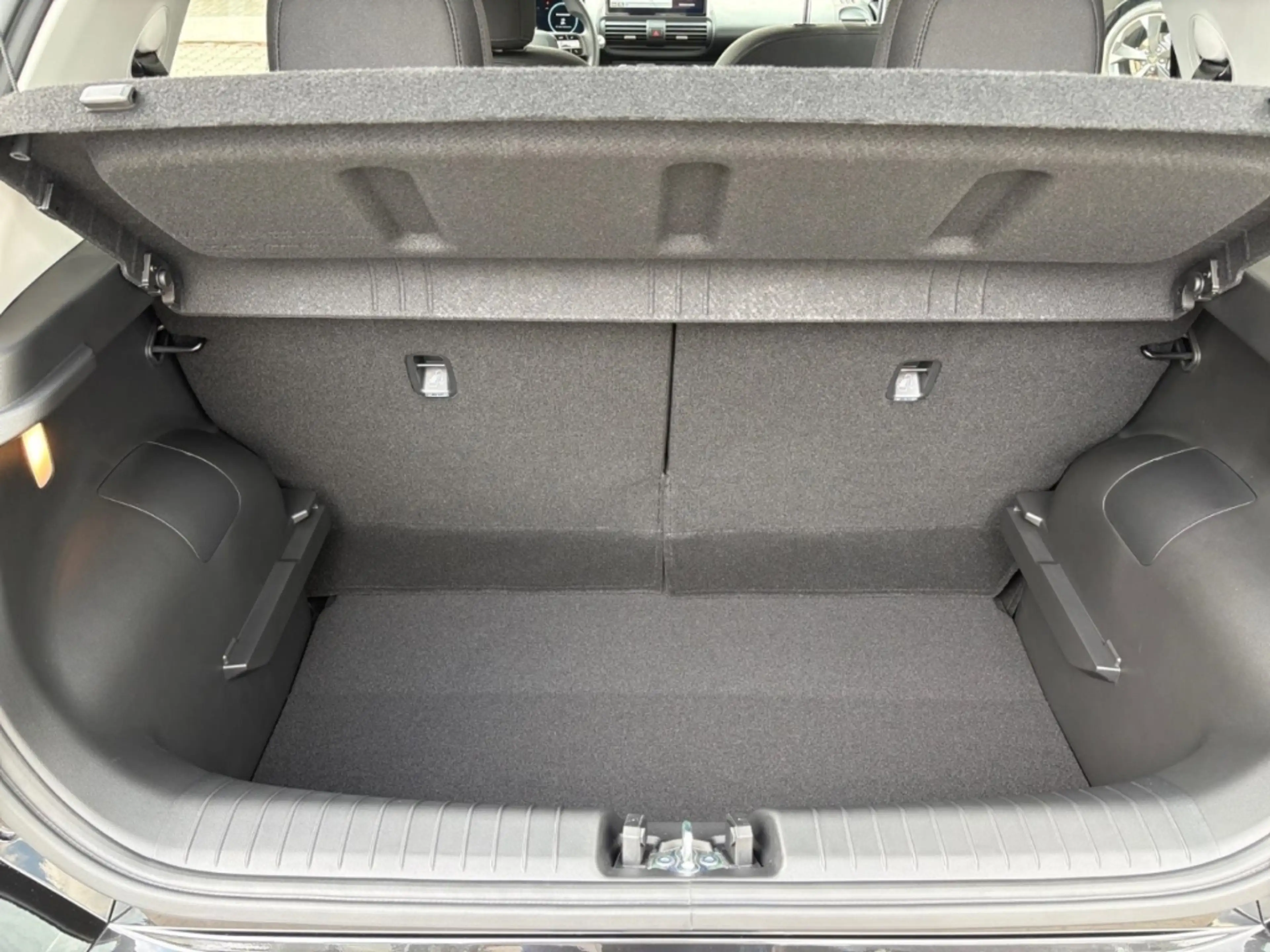 Hyundai Inster Elektro 85 kW + GROSSE BATTERIE!+AB LAGER — photo 12