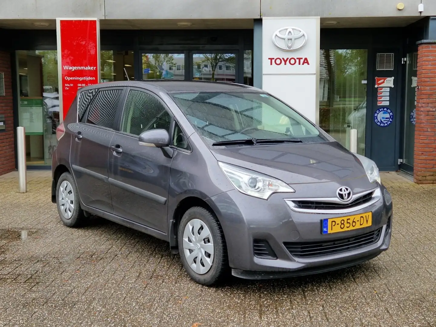 Toyota Verso-S 1.3 VVT-i Aspiration Automaat Airco Parkeercamera Grijs - 1