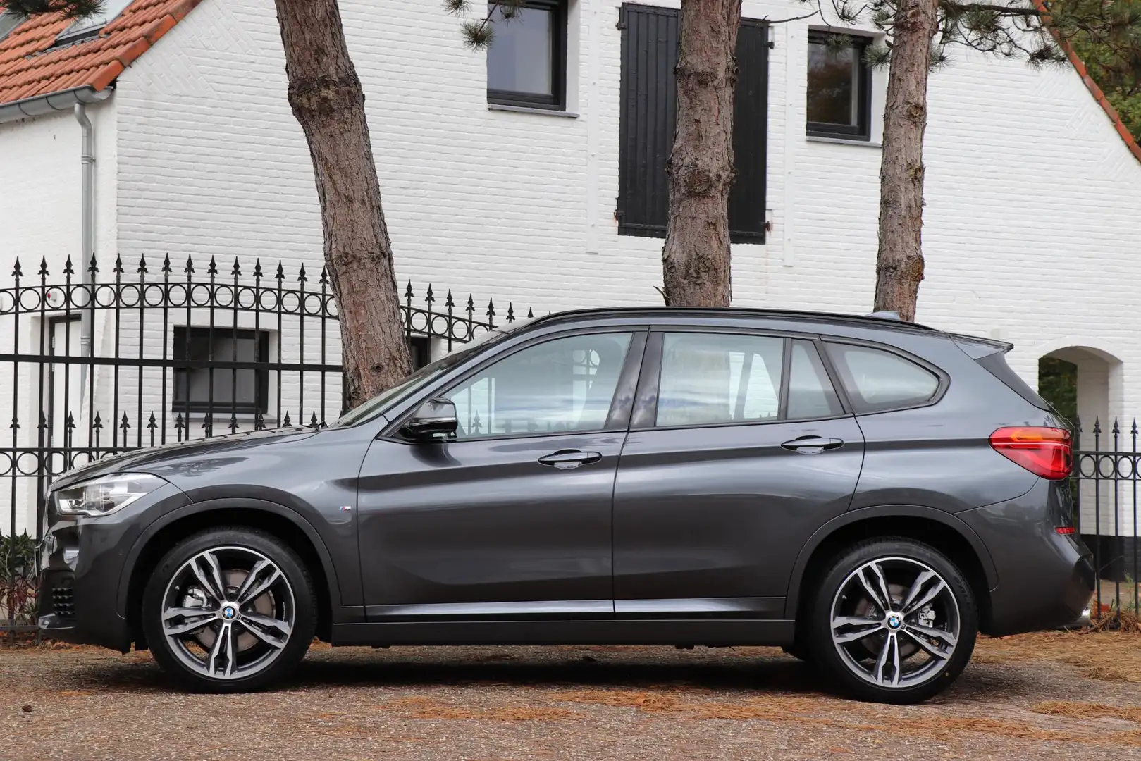 BMW X1 xDrive20i High Executive |M Sport |Trekhaak |Head Grijs - 2