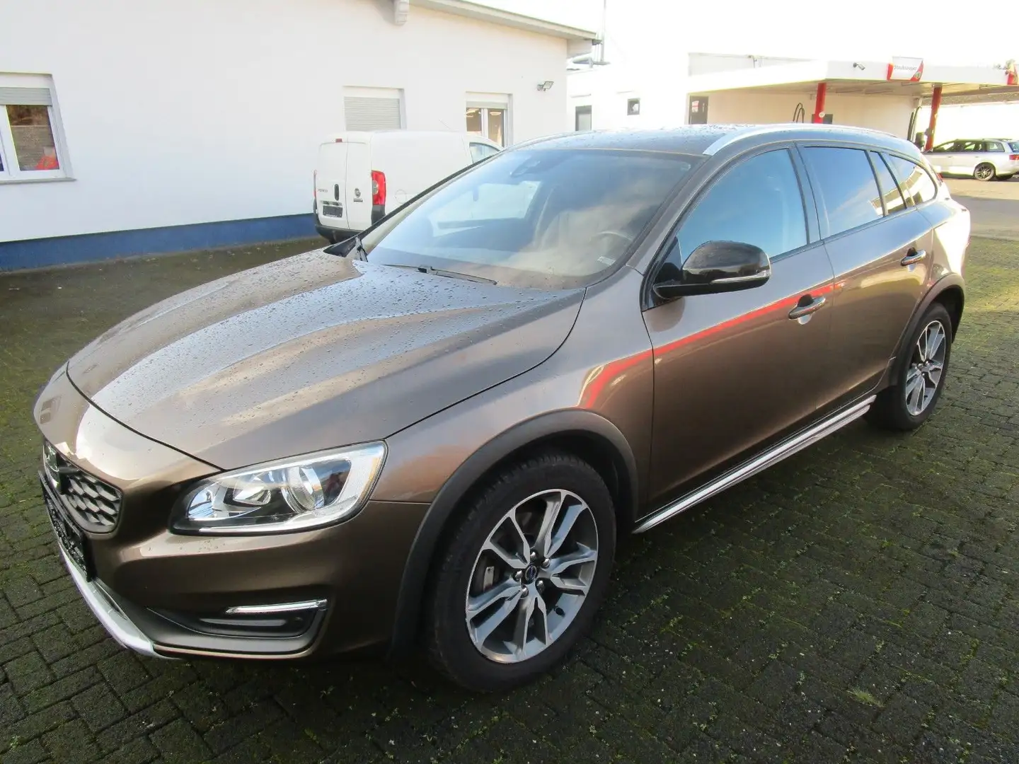 Volvo V60 Cross Country Summum Brown - 1