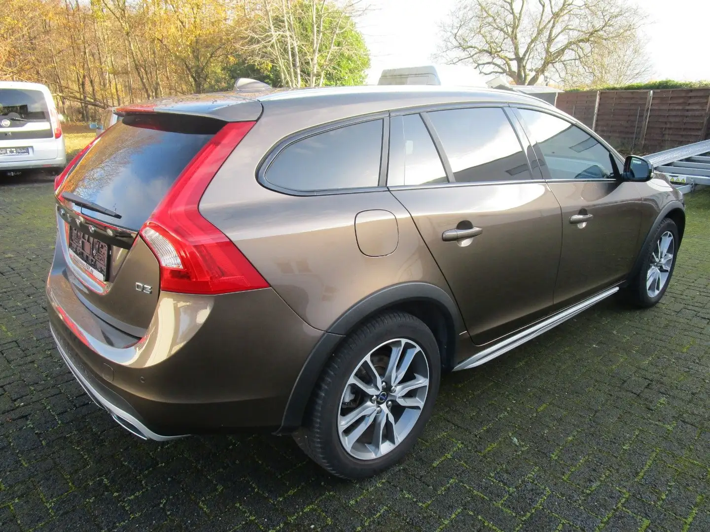 Volvo V60 Cross Country Summum Brown - 2