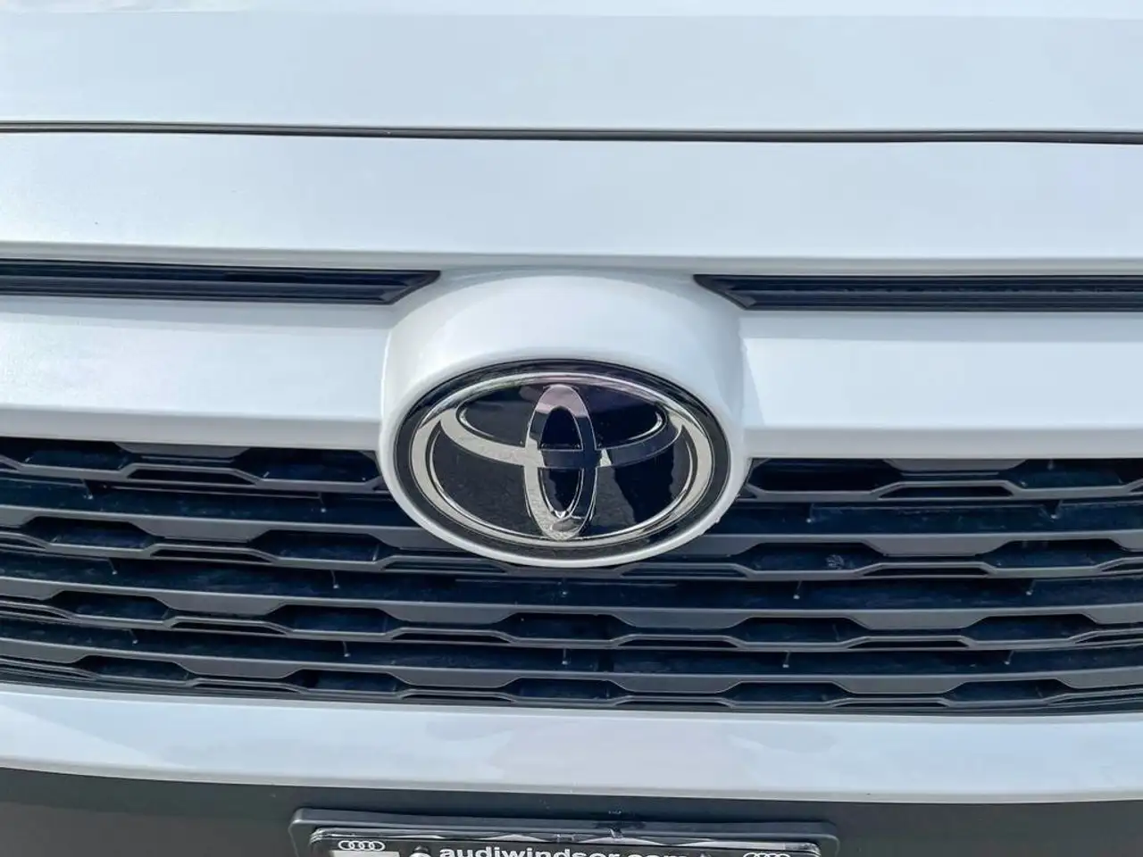 Toyota RAV 4 снимка Toyota RAV 4