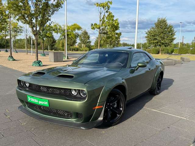 Imagine Dodge Challenger 5.7/AUTOMATIK/LEDER/XENON/18TKM/GEPFL