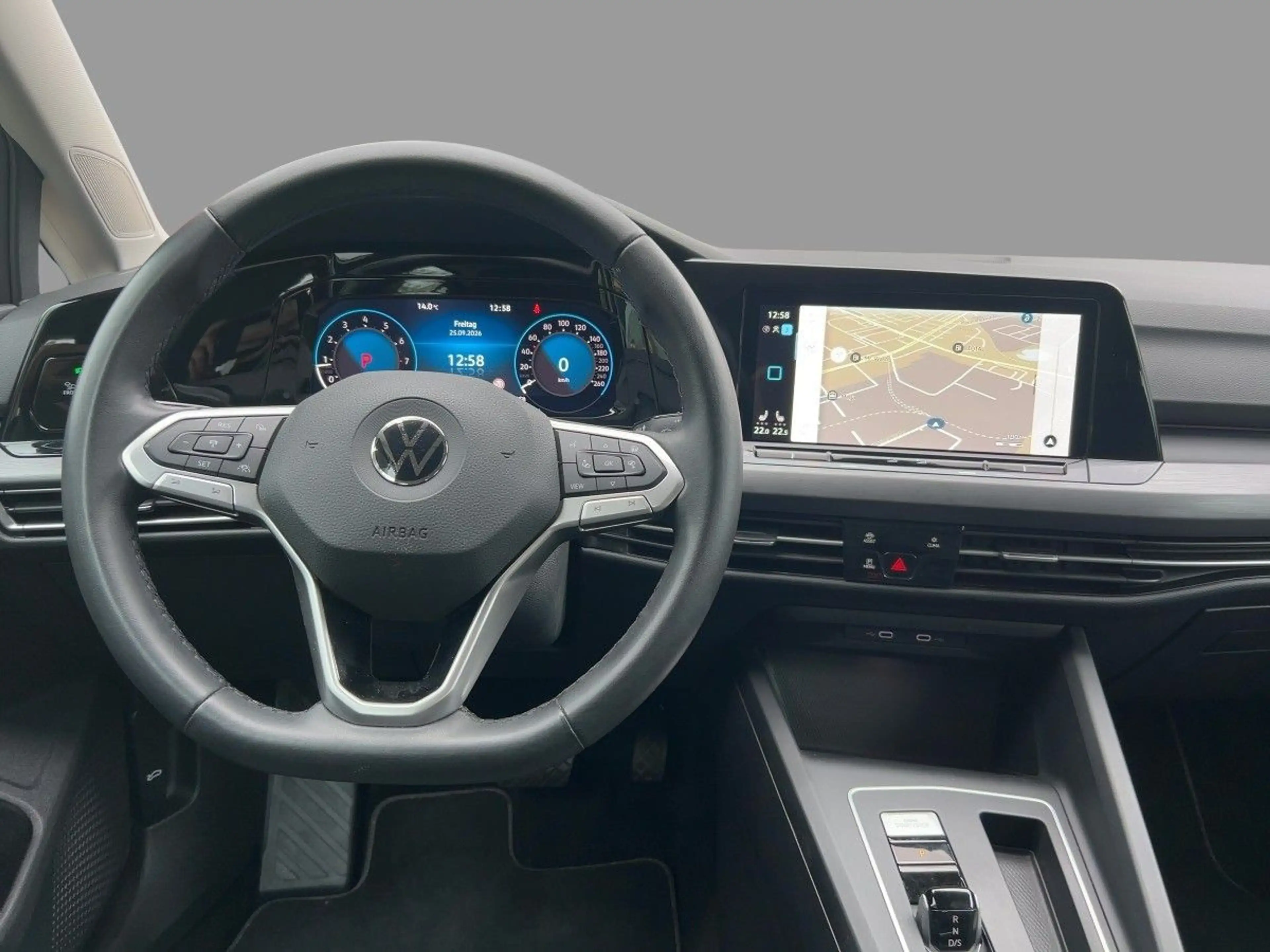 Volkswagen Golf VIII 1.5 eTSI DSG Style Navi LED-Plus PDC — photo 11