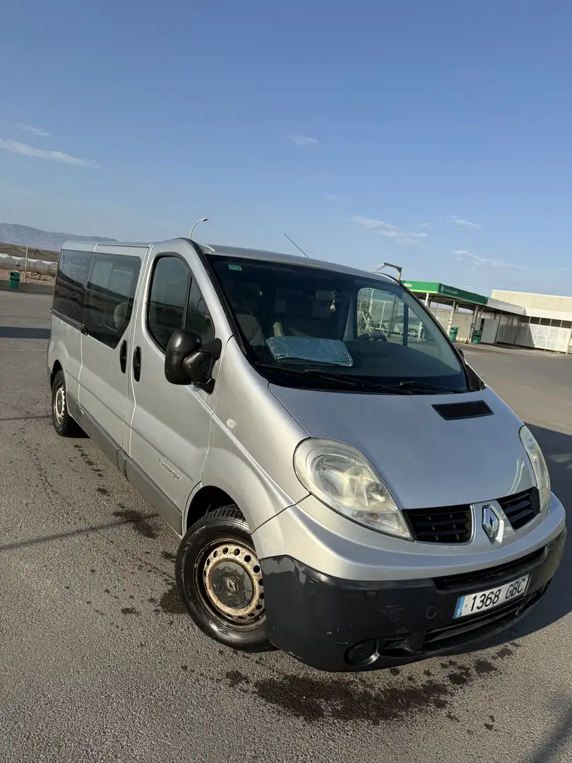 Renault Trafic Traf. 2.0dCi Fg. 29 Largo Sobreelev. 115 Plateado - 2