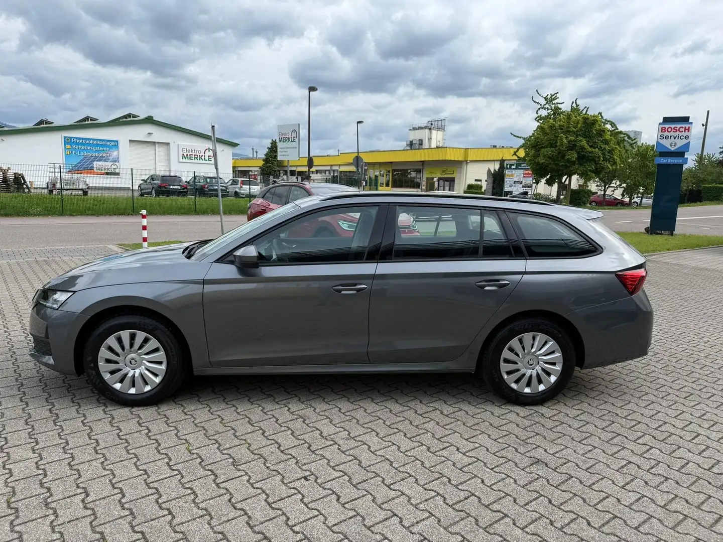 Skoda Octavia Combi 1.5 TSI Essence LED*AHK*DAB*Klima siva - 2