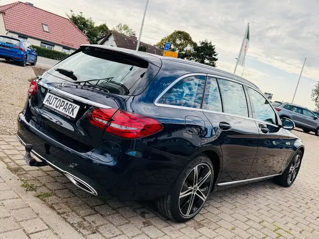 Mercedes-Benz 300 view 6