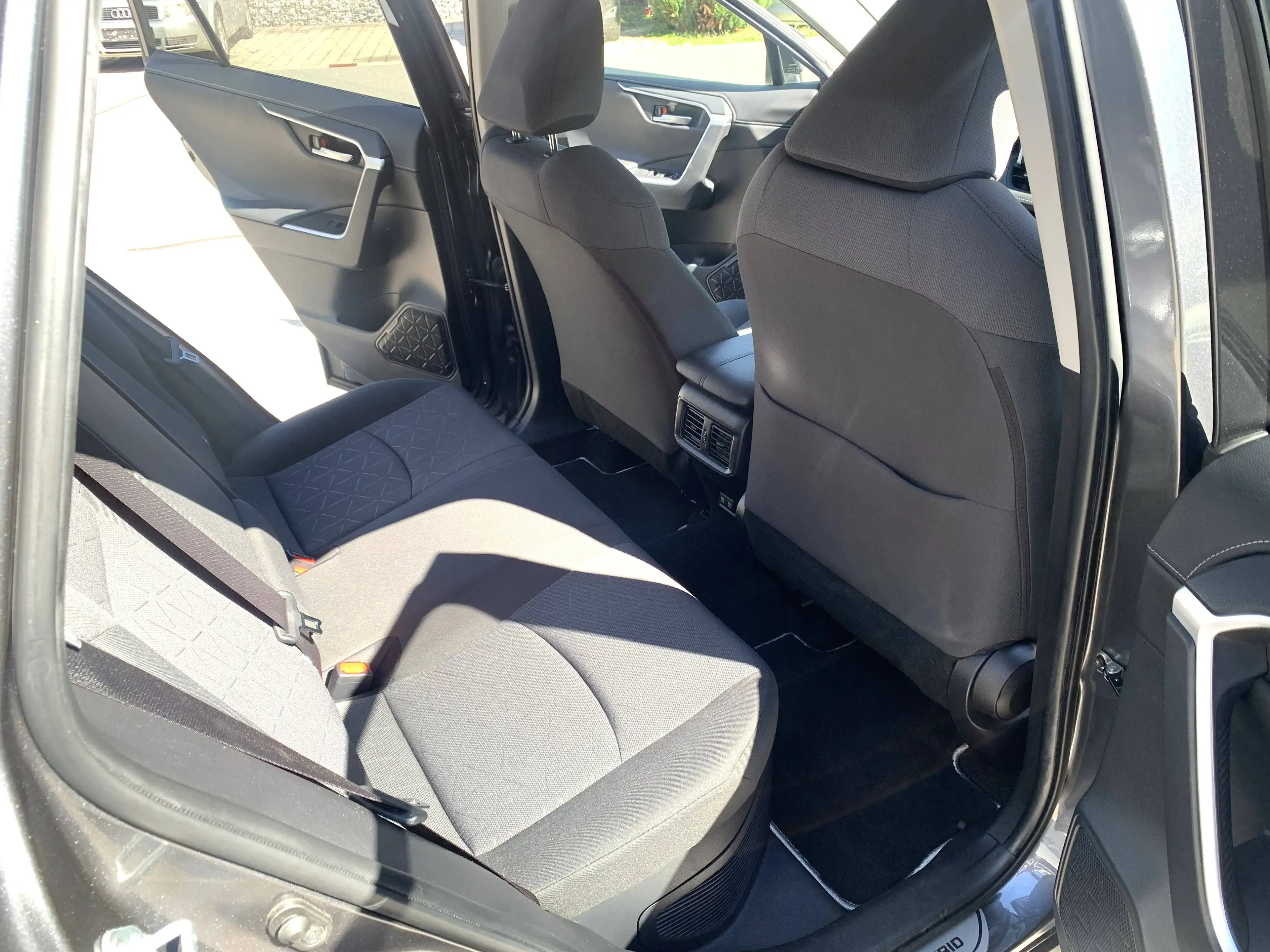 Toyota RAV 4 Hybrid 4x4 Club — photo 10