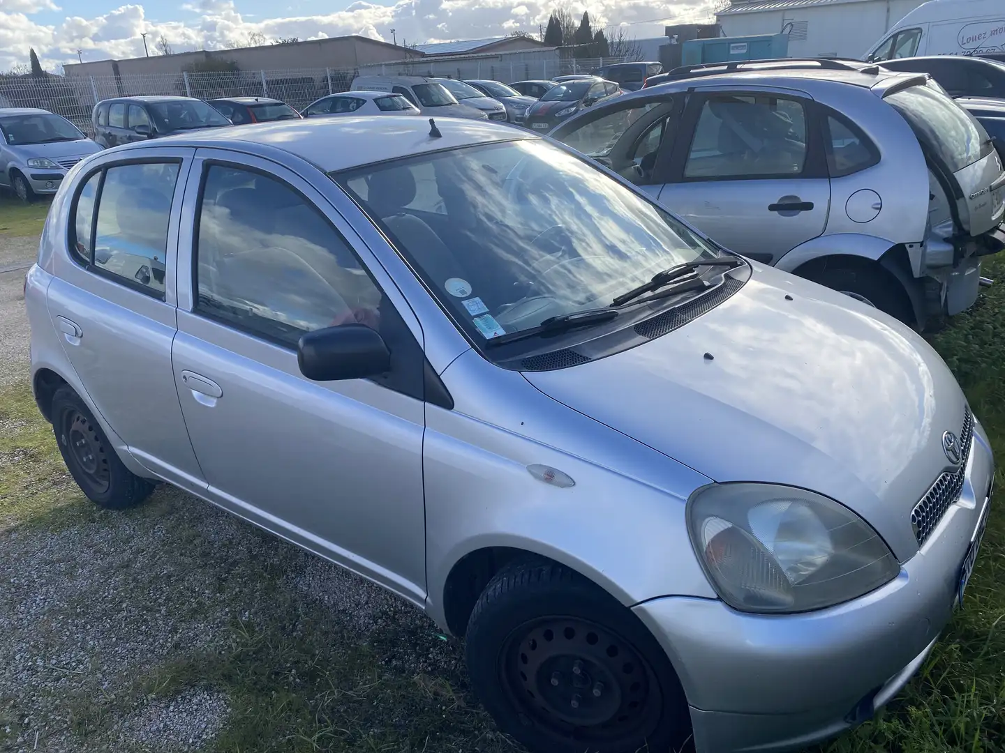 Toyota Yaris 1.0i Linea Sol GPS - 1