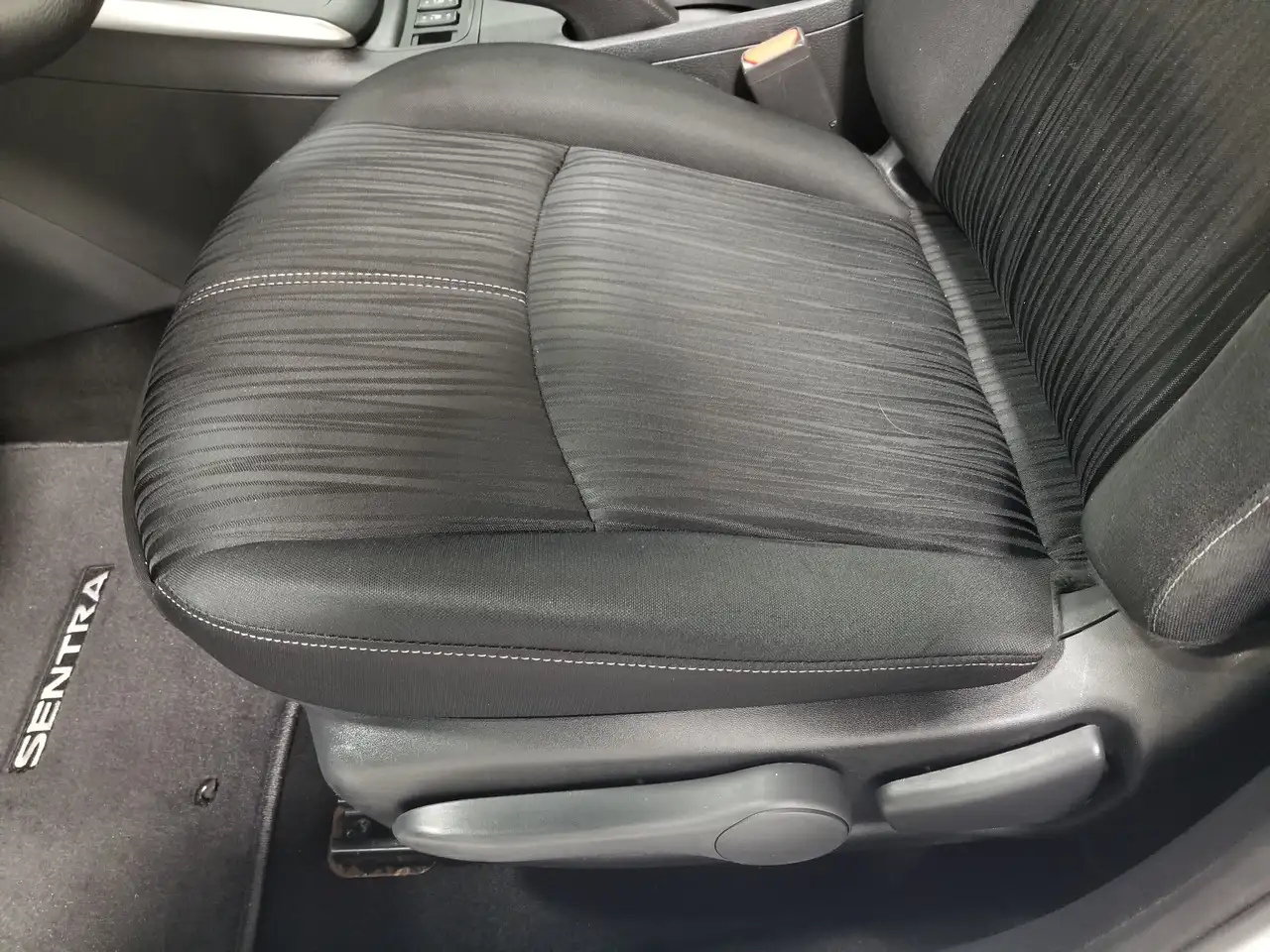 Nissan Sentra снимка Nissan Sentra