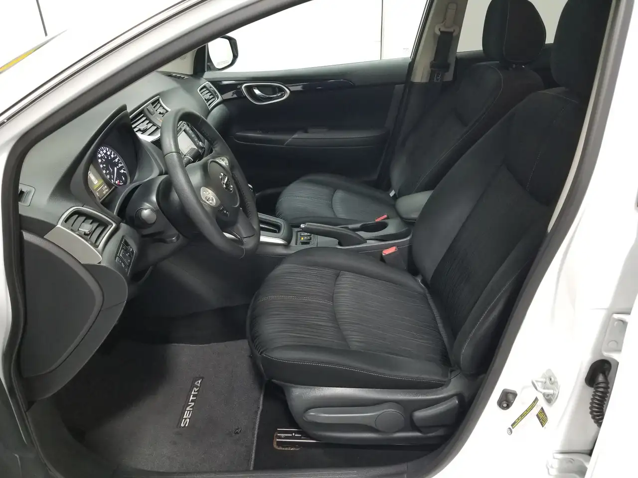 Nissan Sentra снимка Nissan Sentra