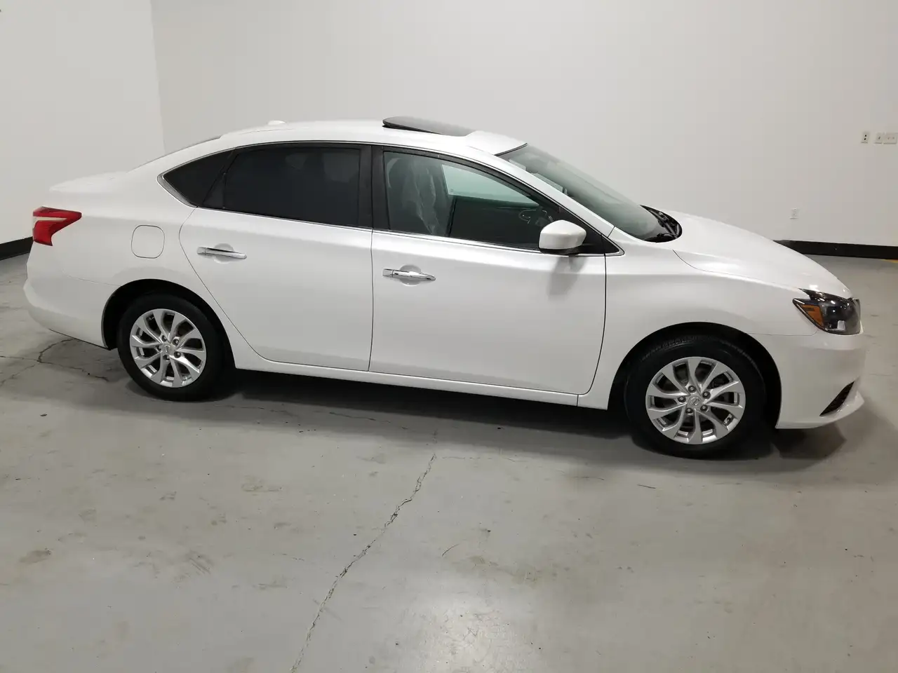 Nissan Sentra снимка Nissan Sentra