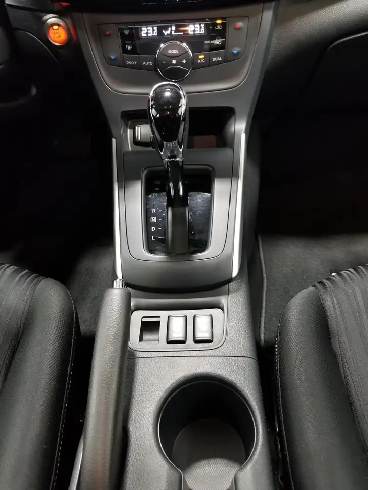 Nissan Sentra снимка Nissan Sentra