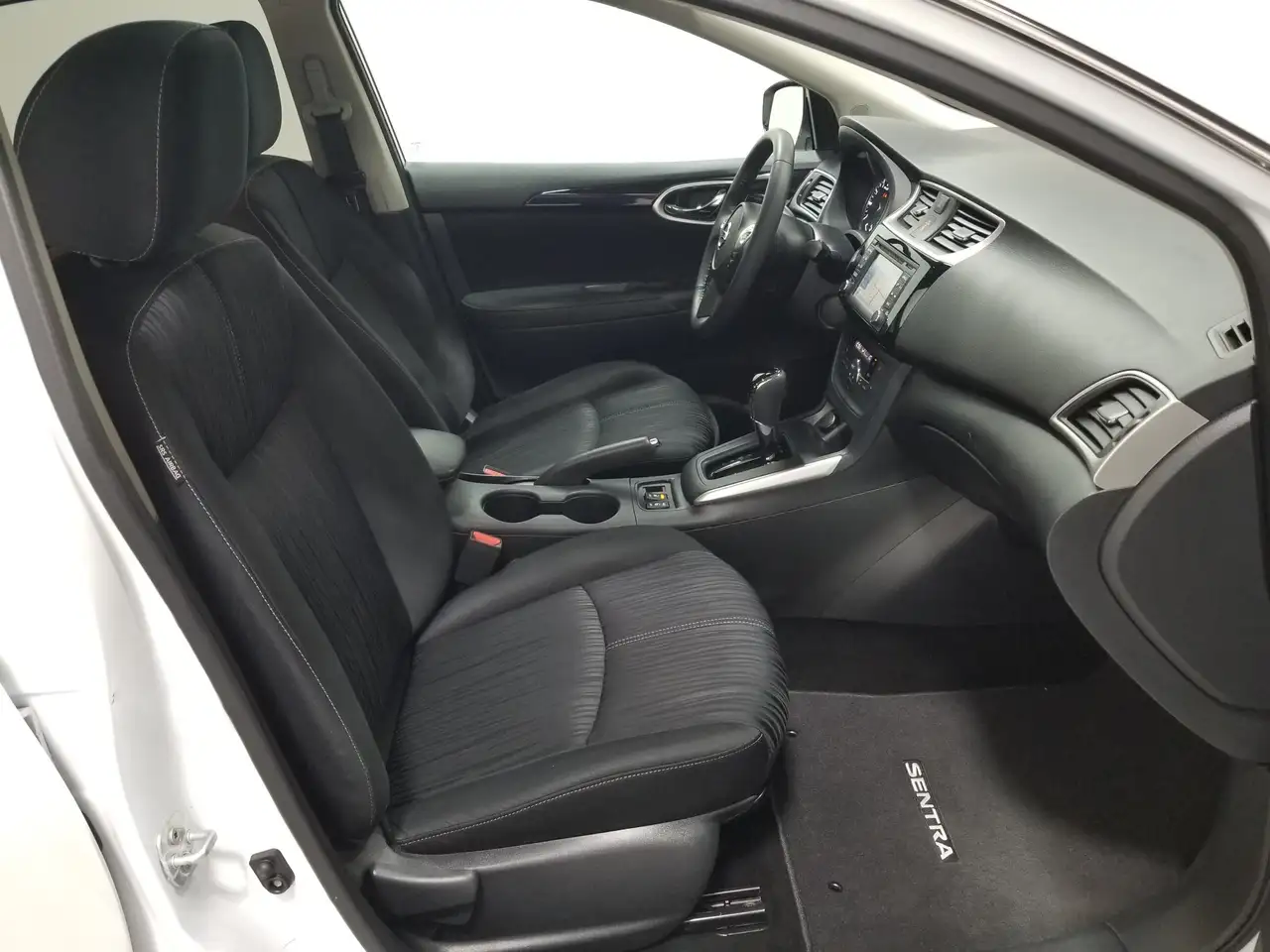Nissan Sentra снимка Nissan Sentra