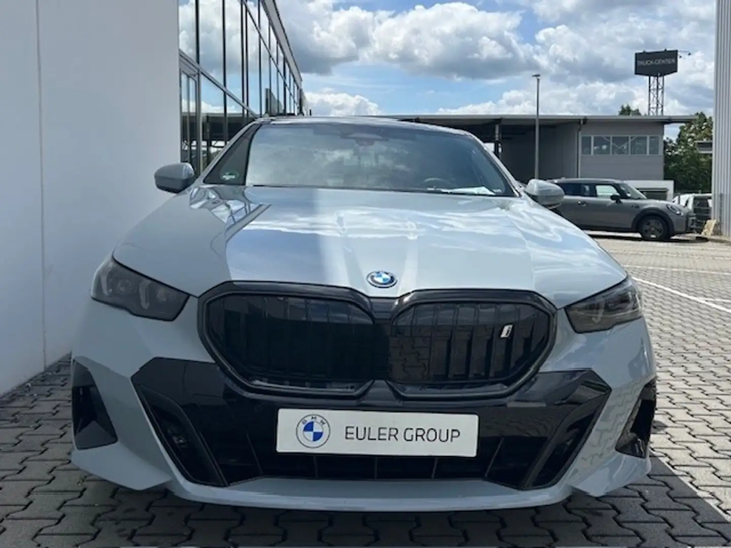 BMW i5 eDrive40 M-Sport PRO AHK Sommer21'' ICONIC B/W Pan Szürke - 2