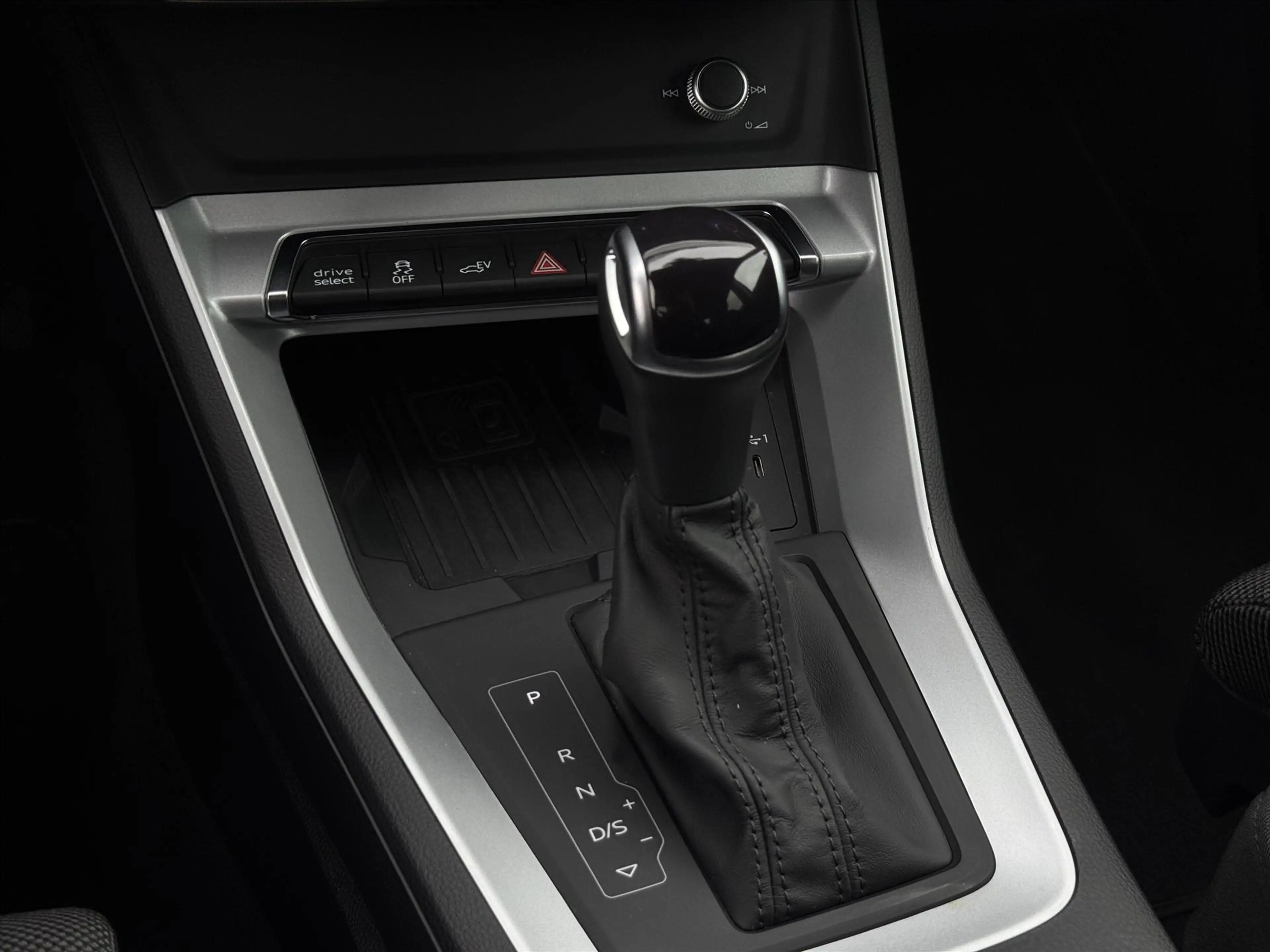 Audi Q3 45 TFSI 245pk PHEV S-tronic Automaat | Navigatie | — photo 20
