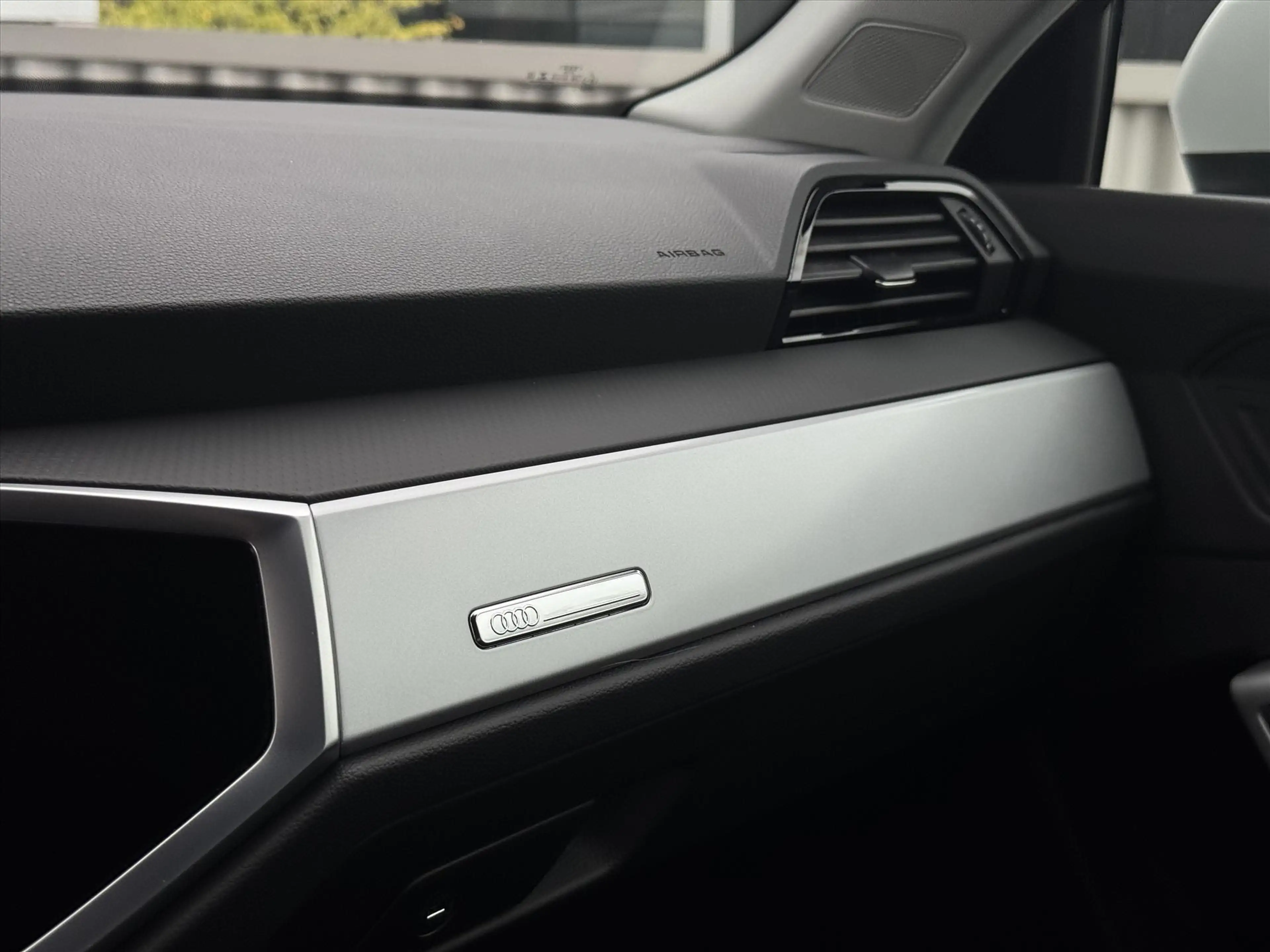 Audi Q3 45 TFSI 245pk PHEV S-tronic Automaat | Navigatie | — photo 21