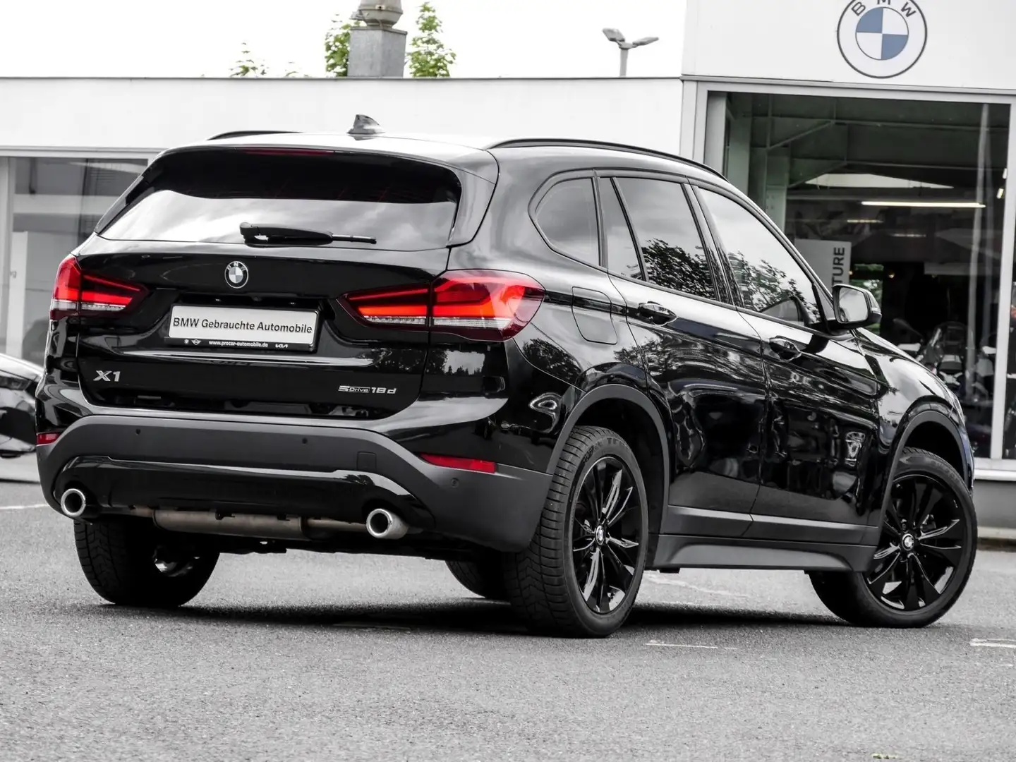 BMW X1 sDrive18d ADVANTAGE+NAVI+HiFi+DA+KAMERA Zwart - 2