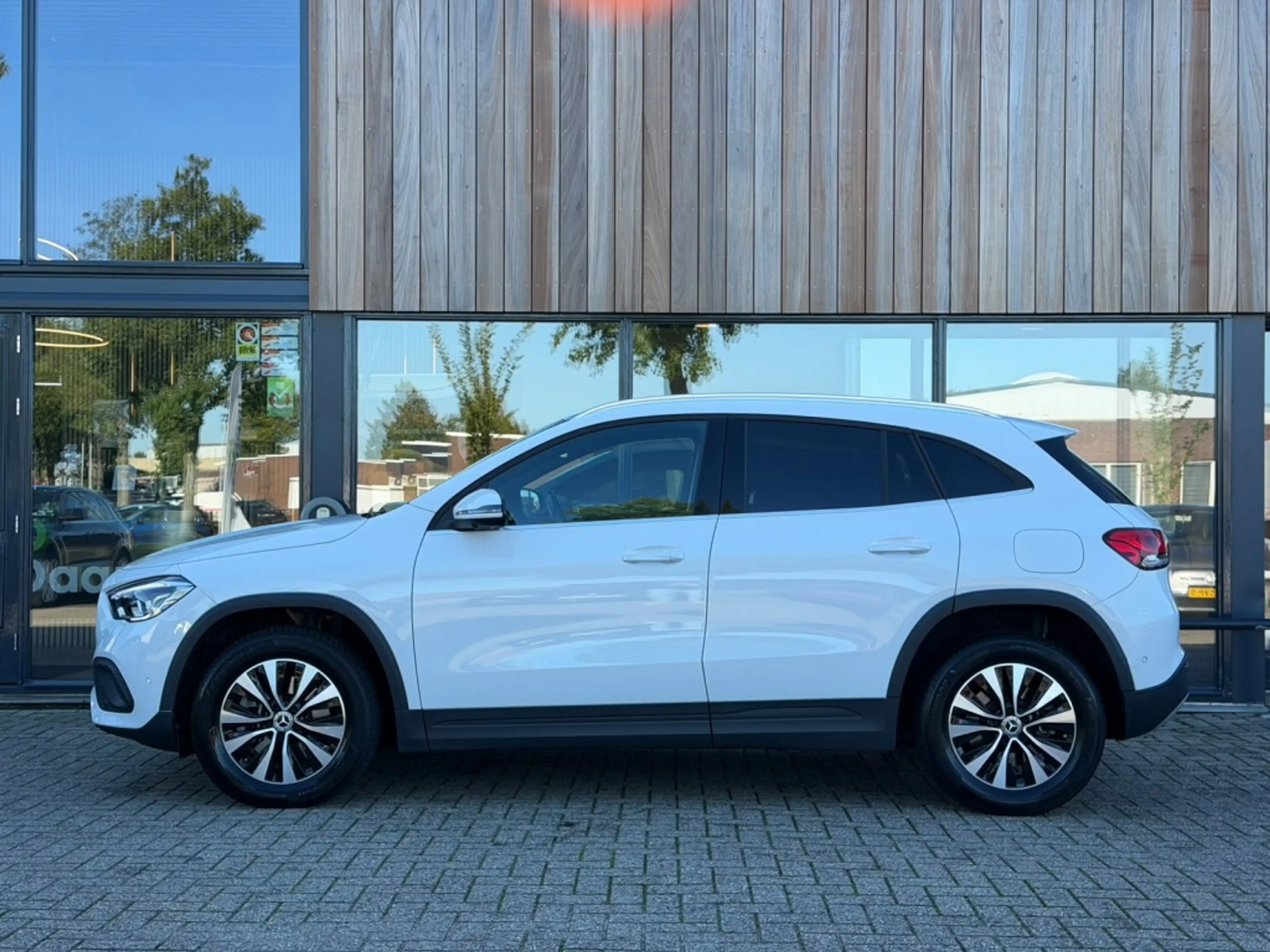 Mercedes-Benz GLA 250 e Luxury Line | Trekhaak | Carplay | ACC — photo 9