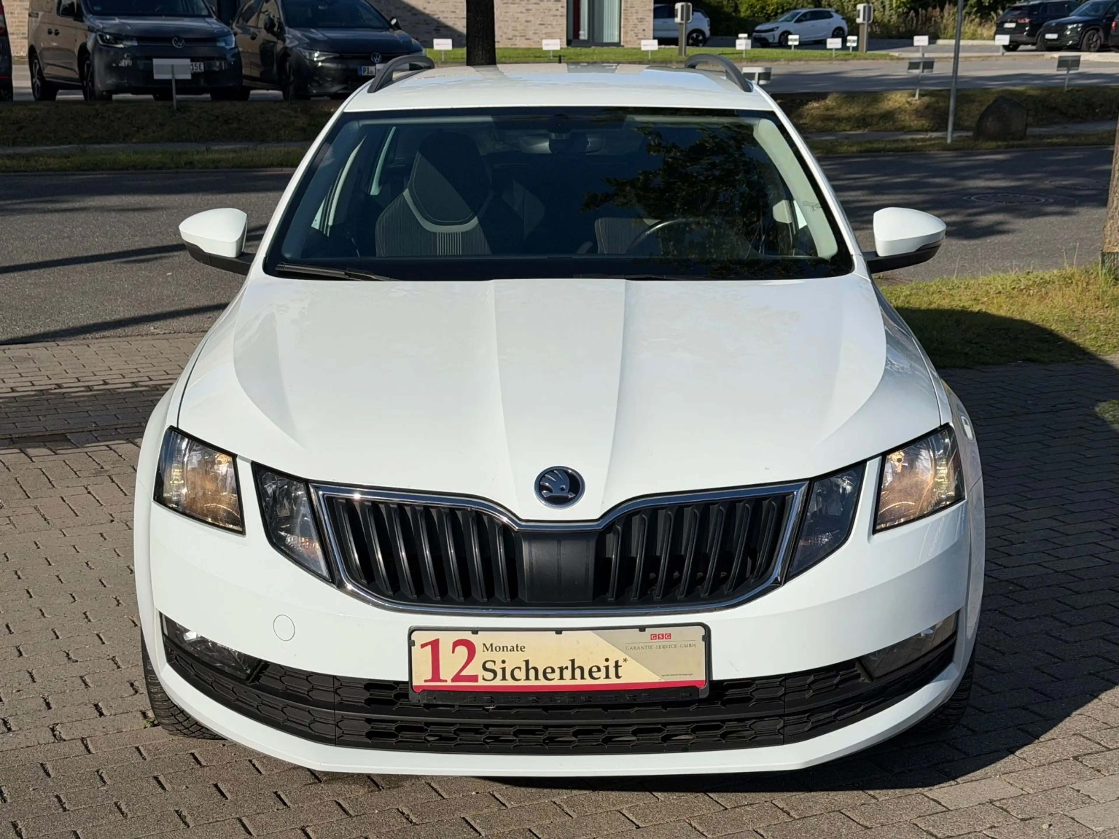 Skoda Octavia 2.0 TDI Ambition DSG ACC Navi Klima PDC — photo 2