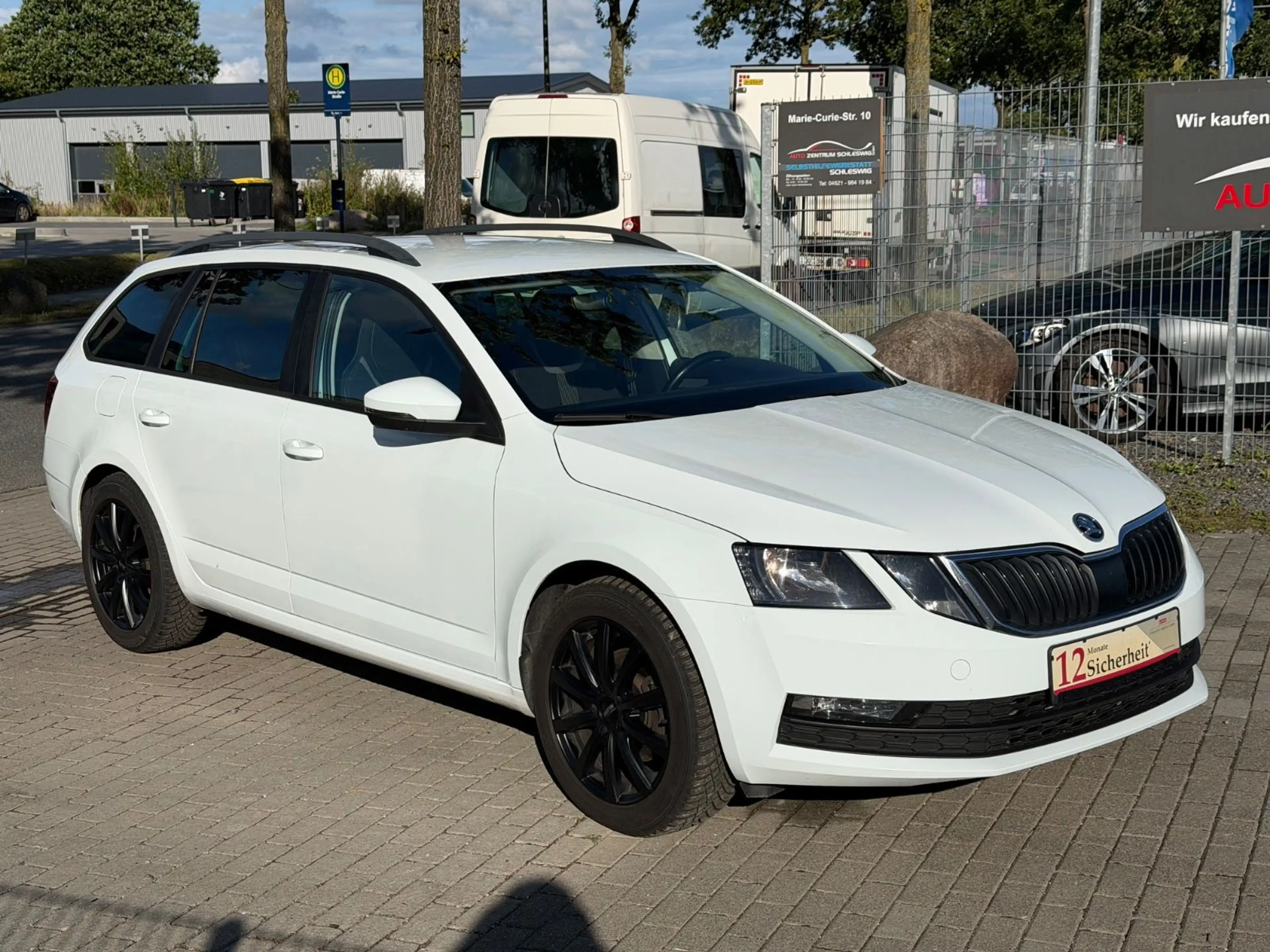 Skoda Octavia 2.0 TDI Ambition DSG ACC Navi Klima PDC — photo 3