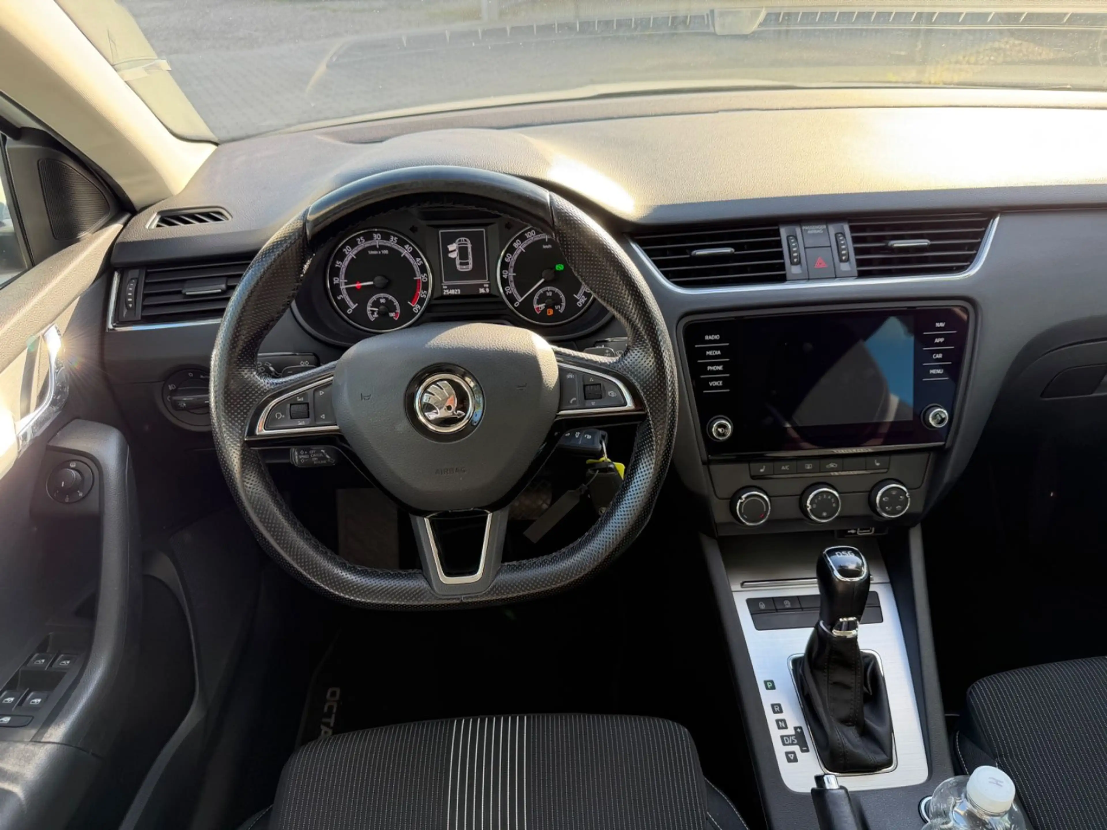 Skoda Octavia 2.0 TDI Ambition DSG ACC Navi Klima PDC — photo 15