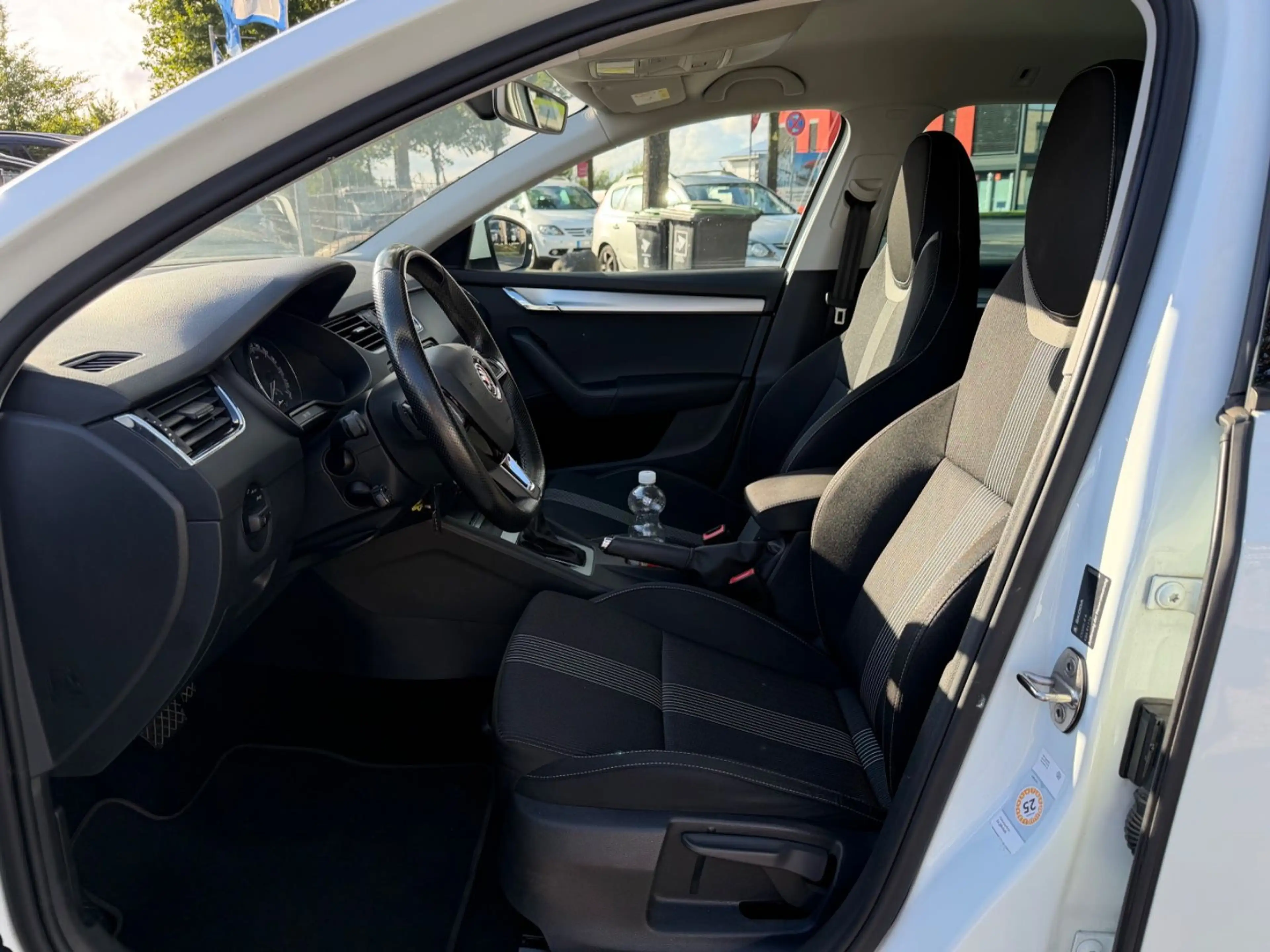 Skoda Octavia 2.0 TDI Ambition DSG ACC Navi Klima PDC — photo 9