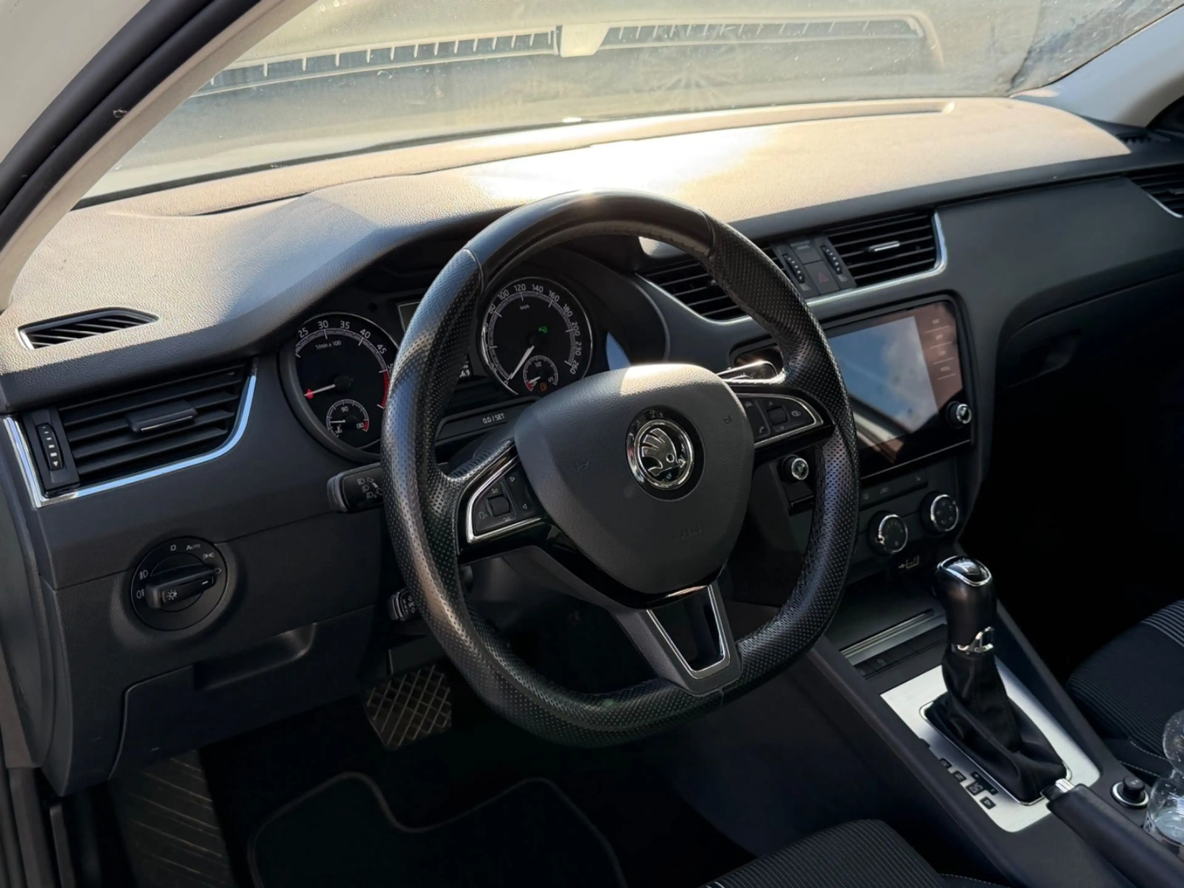Skoda Octavia 2.0 TDI Ambition DSG ACC Navi Klima PDC — photo 10