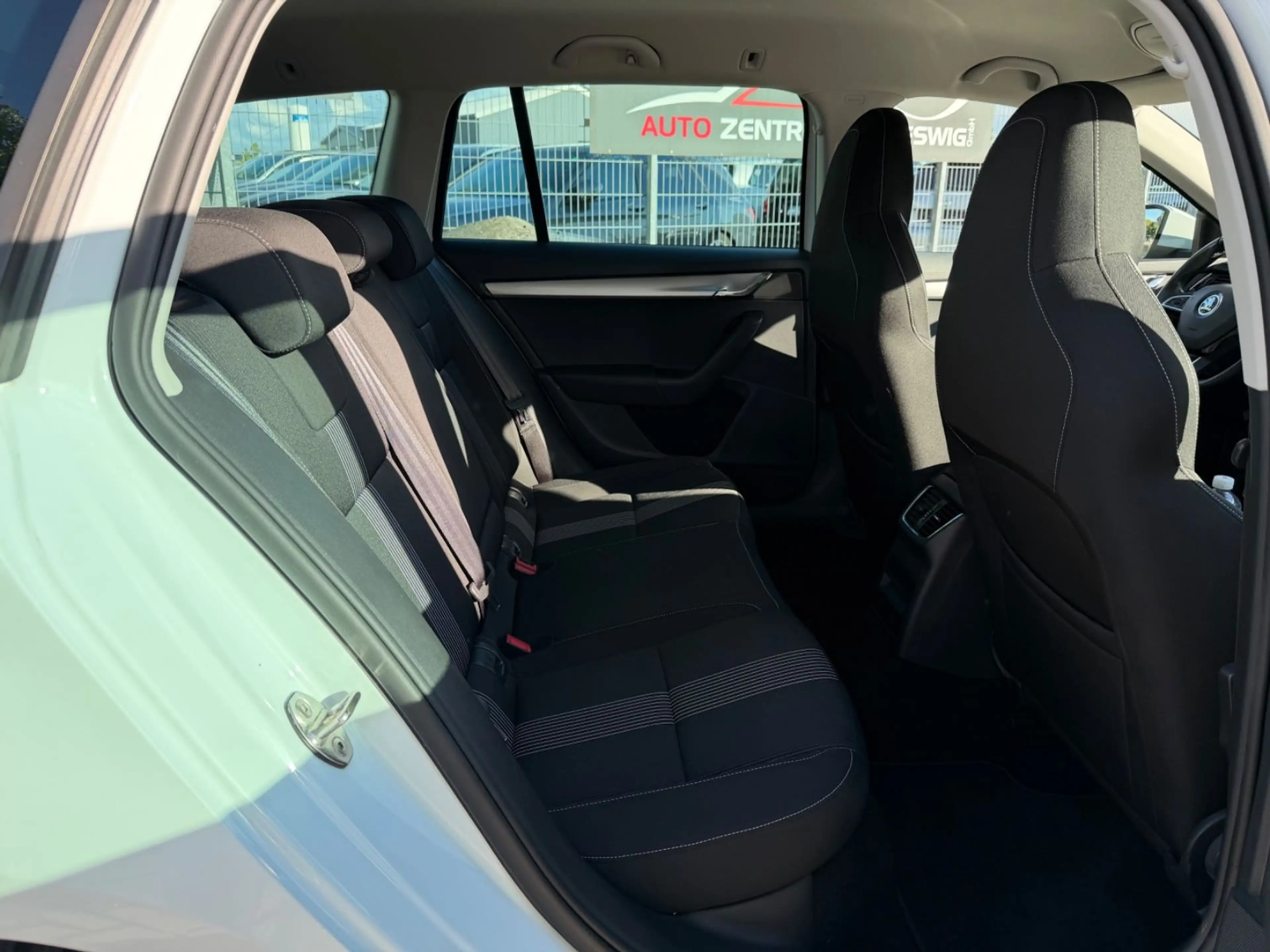 Skoda Octavia 2.0 TDI Ambition DSG ACC Navi Klima PDC — photo 12