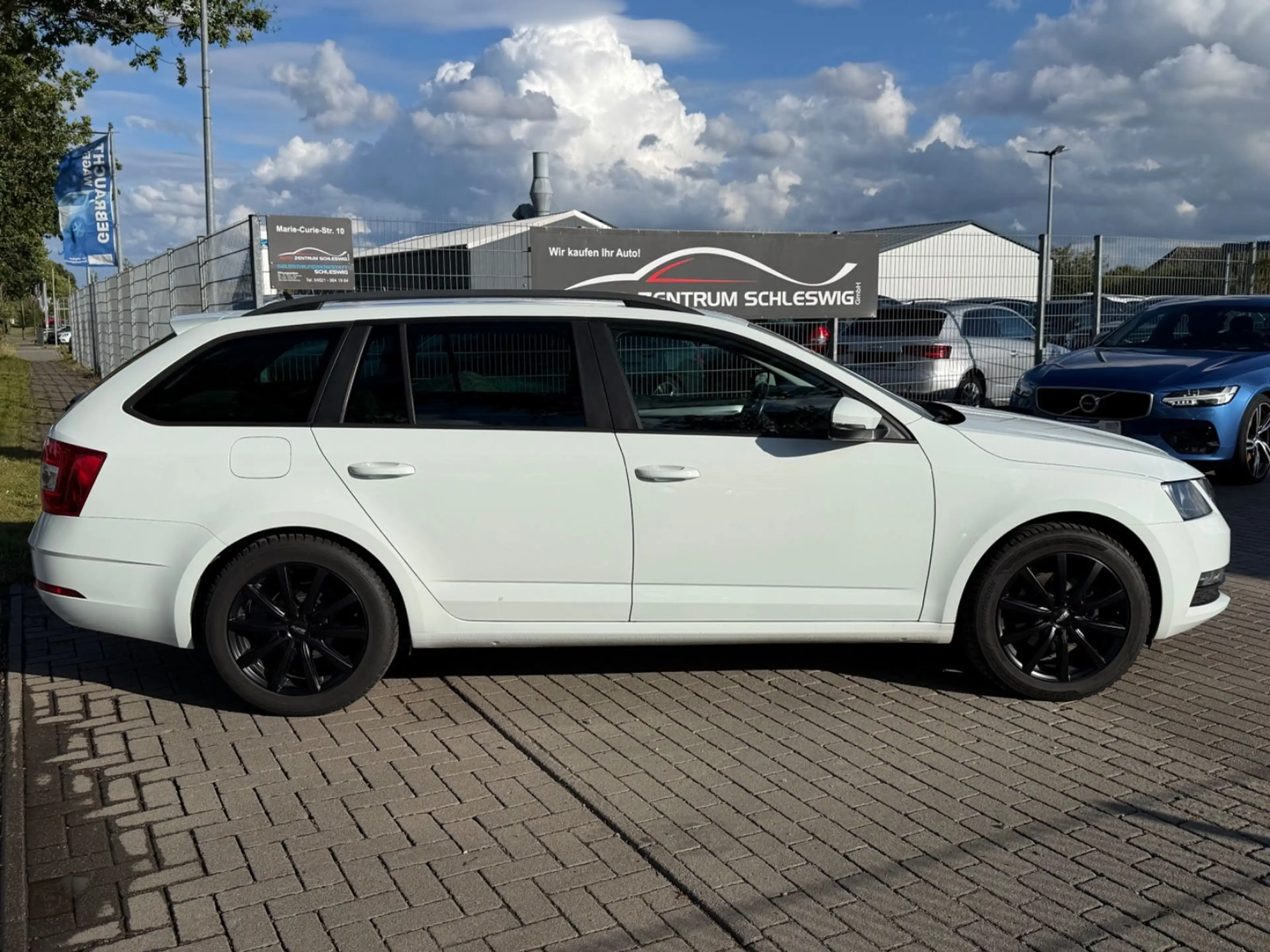Skoda Octavia 2.0 TDI Ambition DSG ACC Navi Klima PDC — photo 4