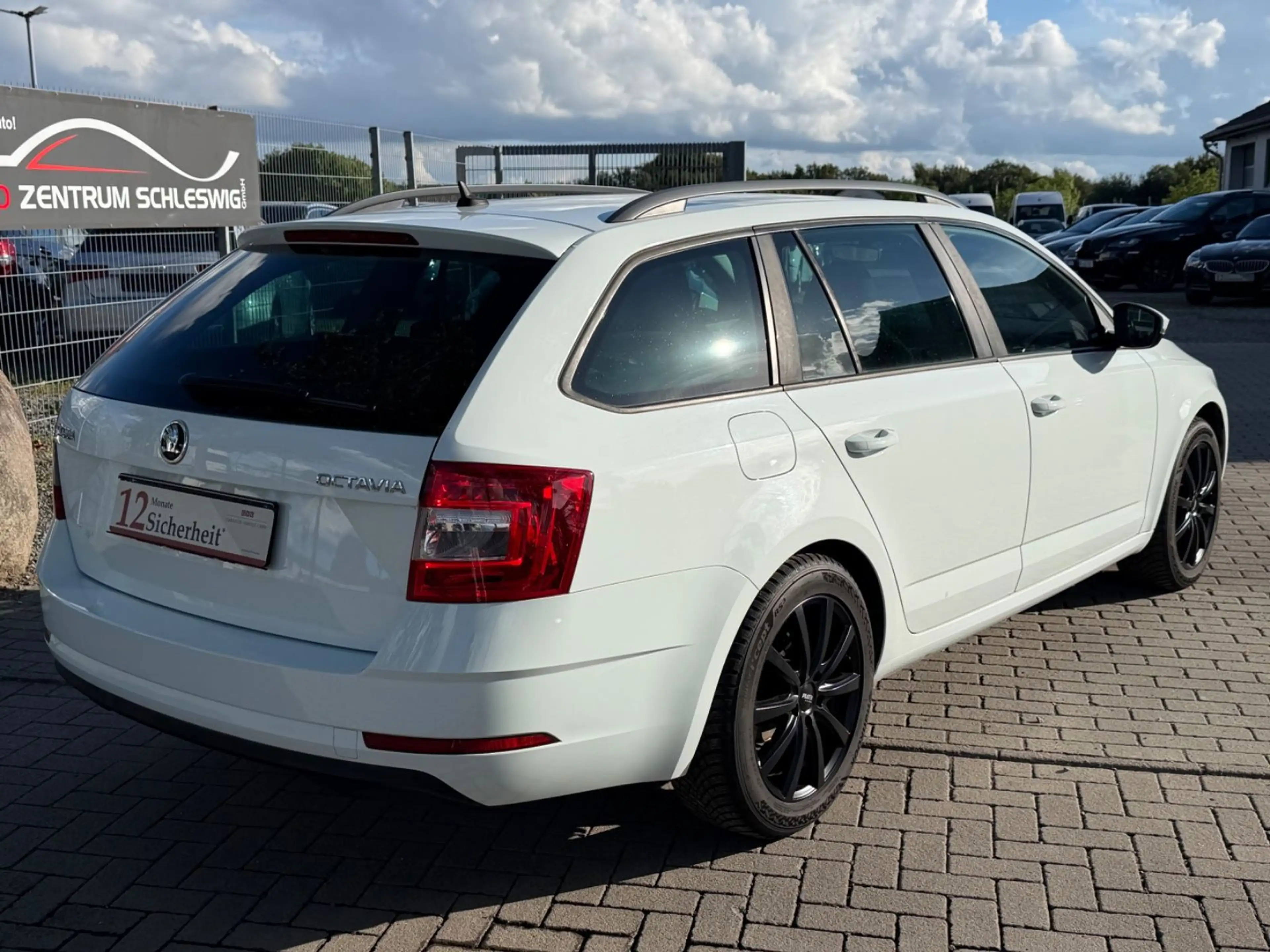 Skoda Octavia 2.0 TDI Ambition DSG ACC Navi Klima PDC — photo 5