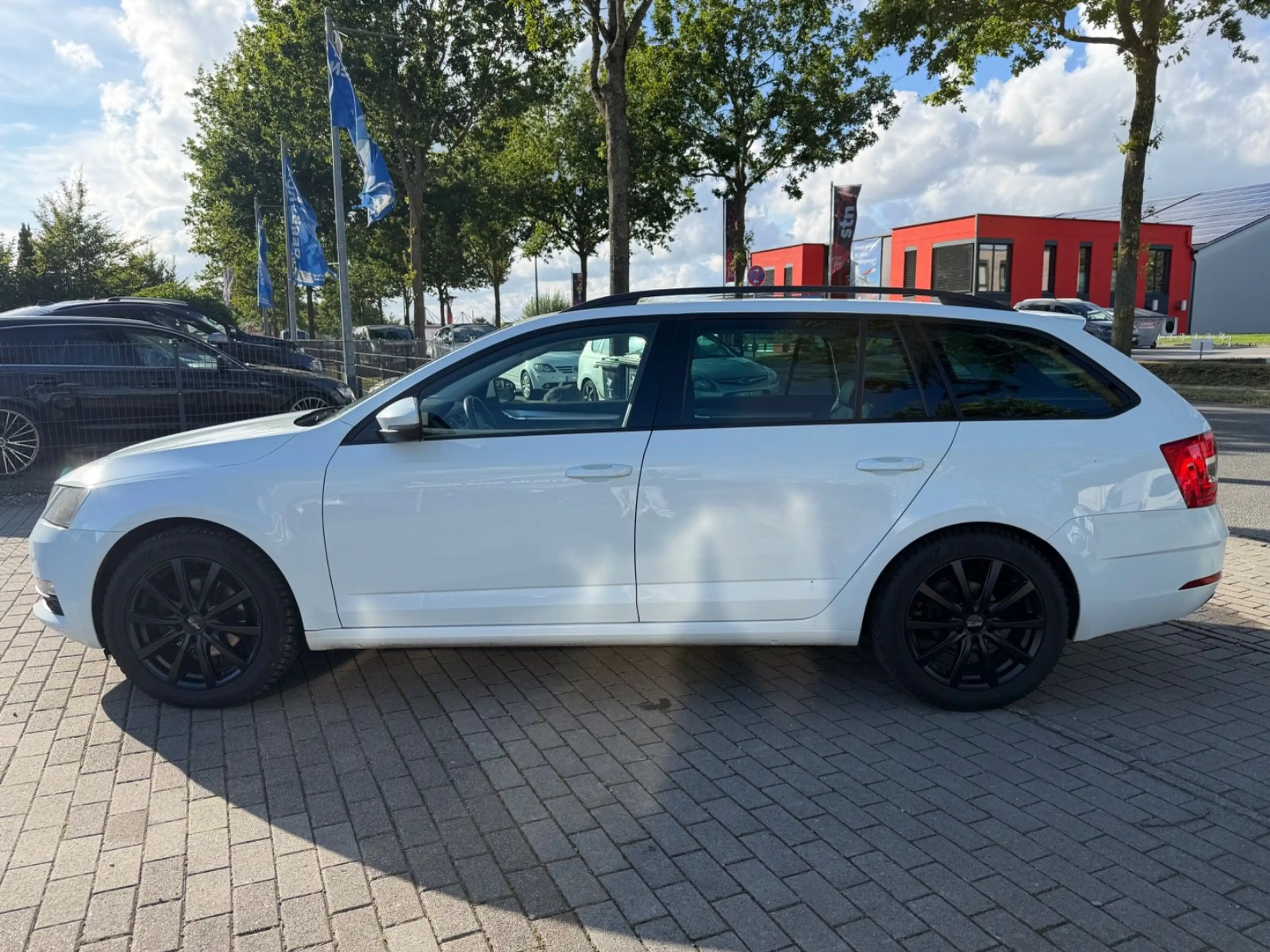Skoda Octavia 2.0 TDI Ambition DSG ACC Navi Klima PDC — photo 8