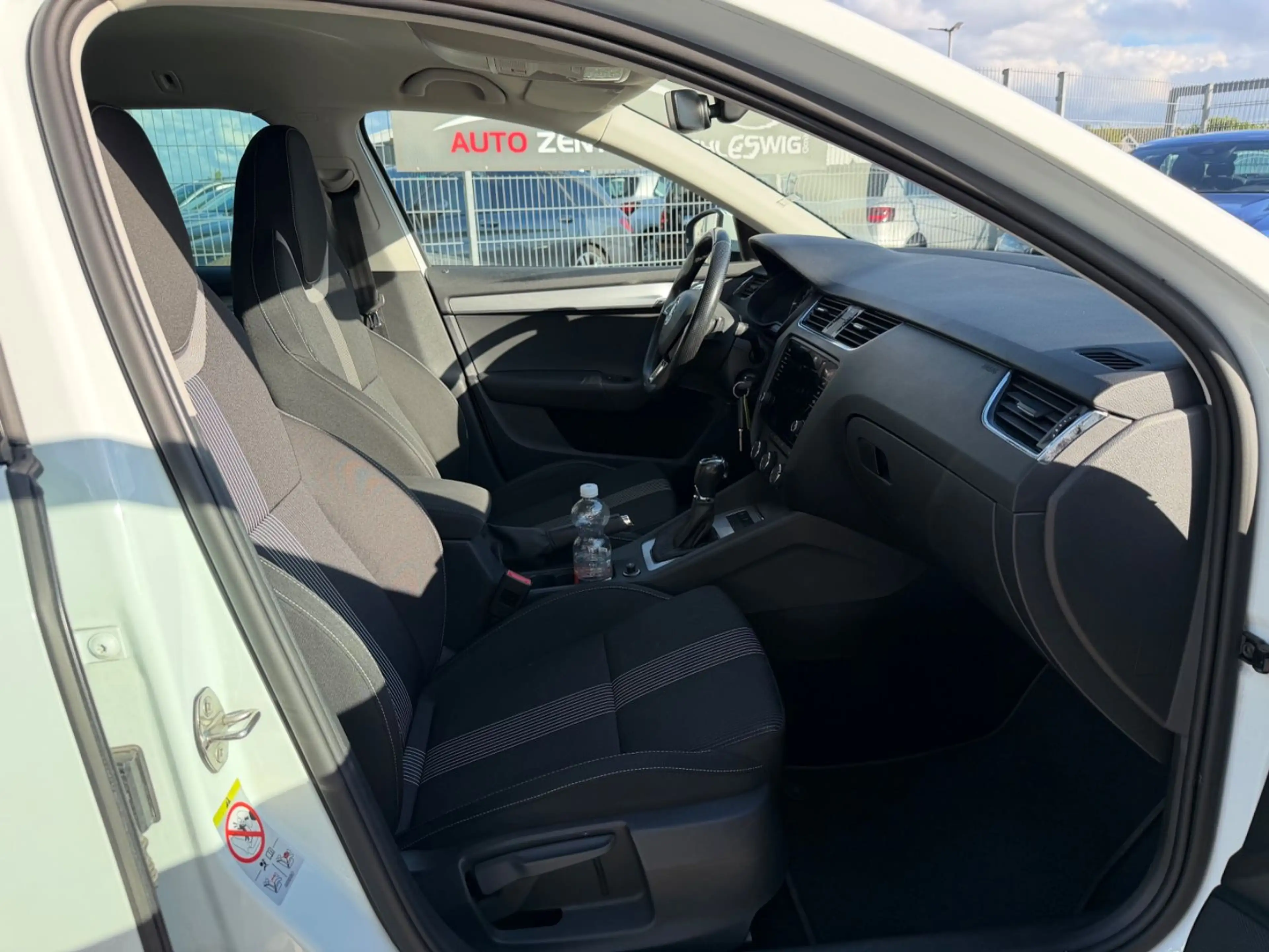 Skoda Octavia 2.0 TDI Ambition DSG ACC Navi Klima PDC — photo 13