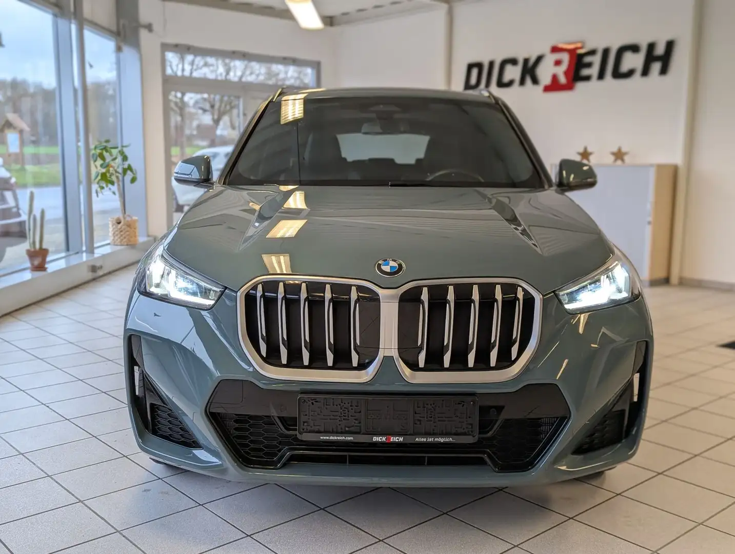 BMW X1 18d sDrive M-Sport Travel-Paket Pano Cam AHK Grün - 2