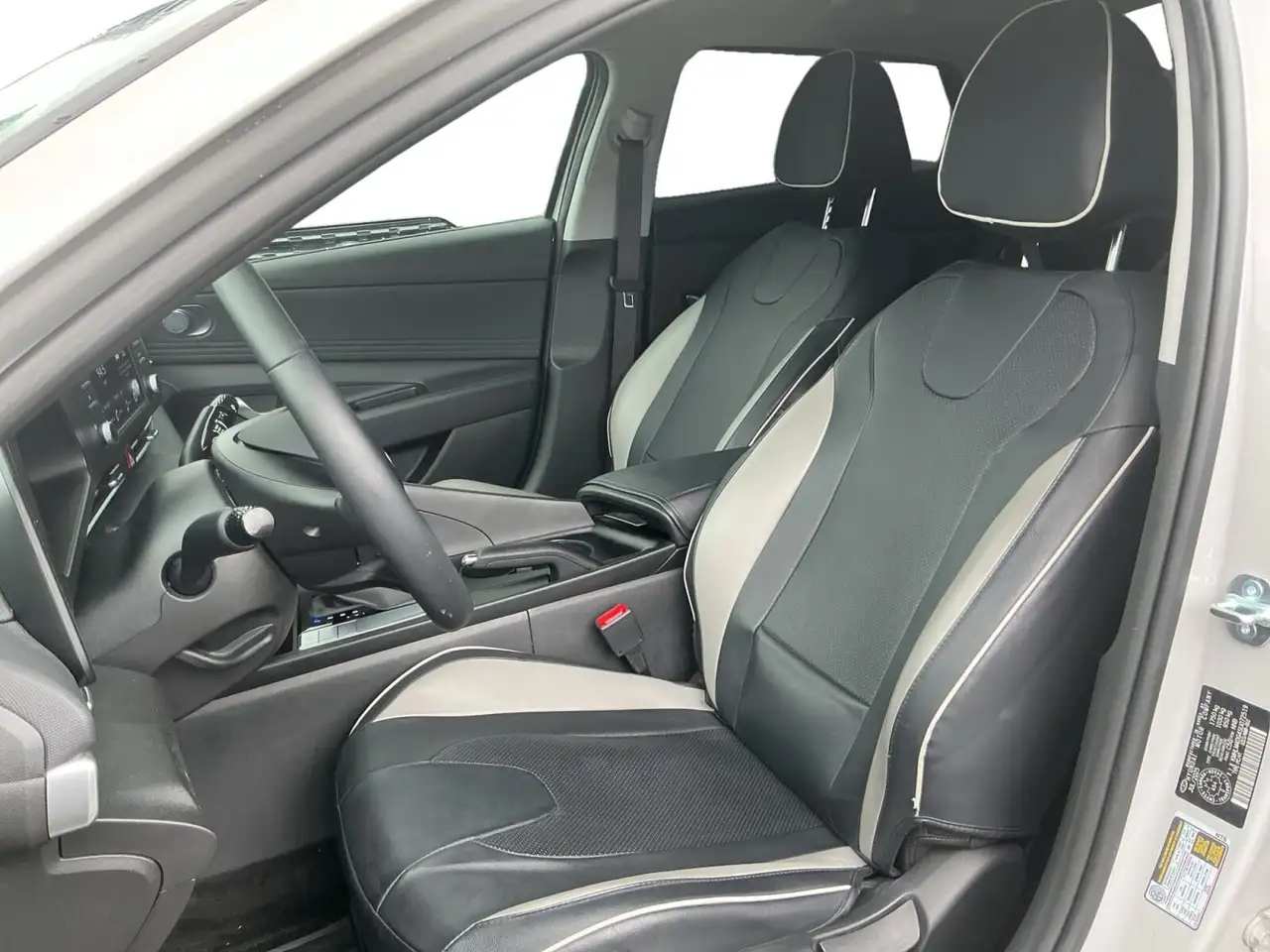Hyundai ELANTRA fotografie Hyundai ELANTRA