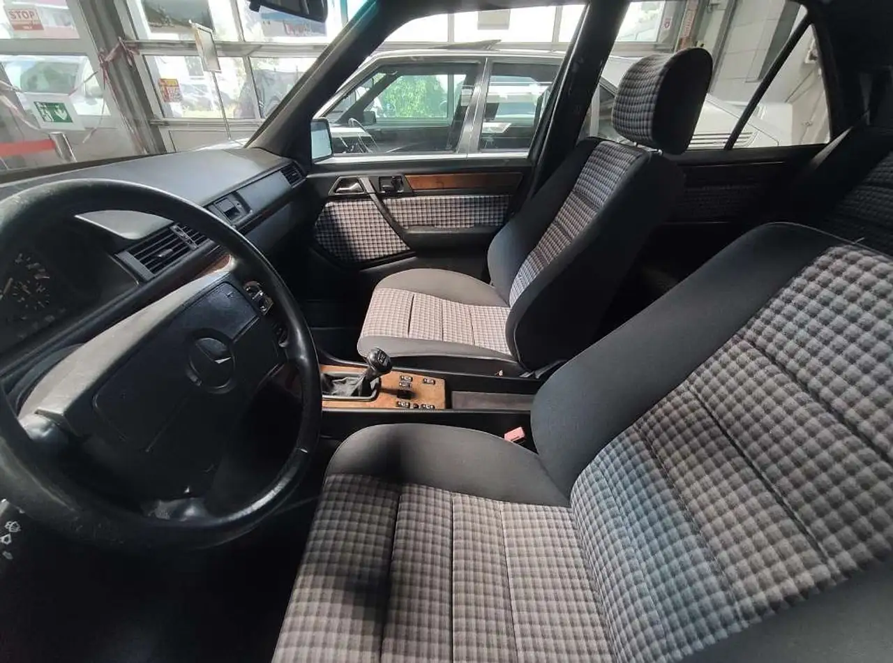 Mercedes-Benz E 300 24V SportLine, foto 6