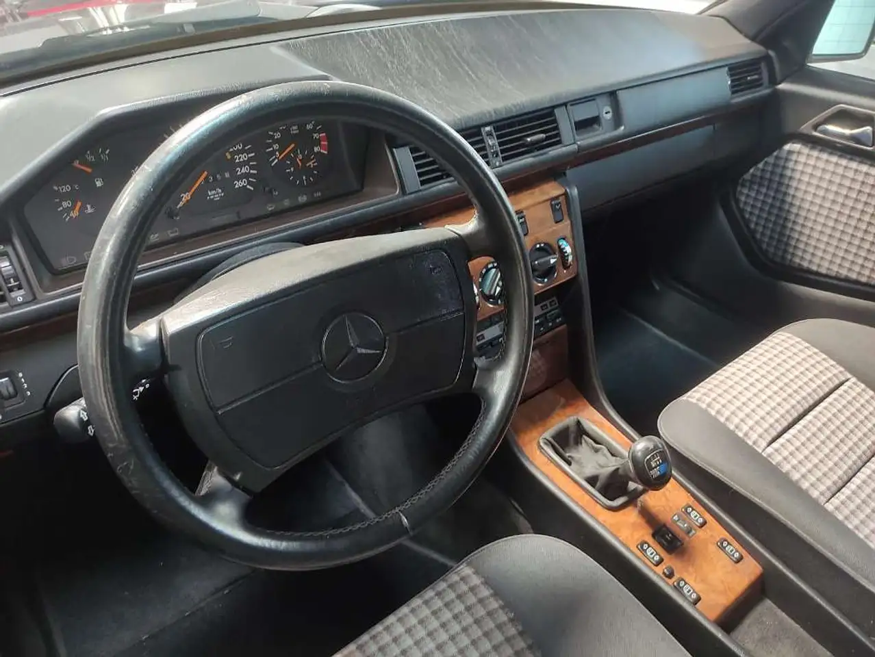 Mercedes-Benz E 300 24V SportLine, foto 5