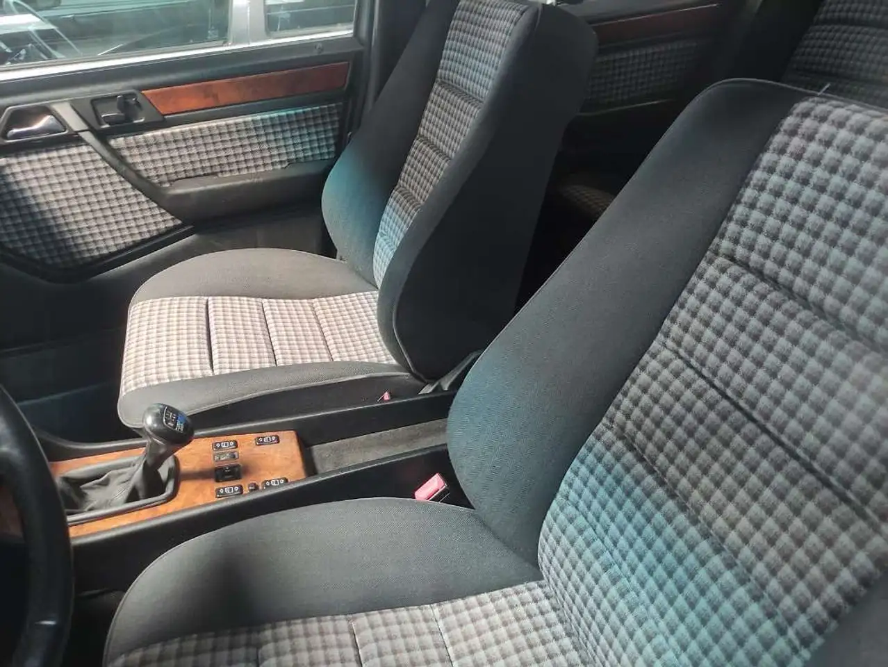 Mercedes-Benz E 300 24V SportLine, foto 8