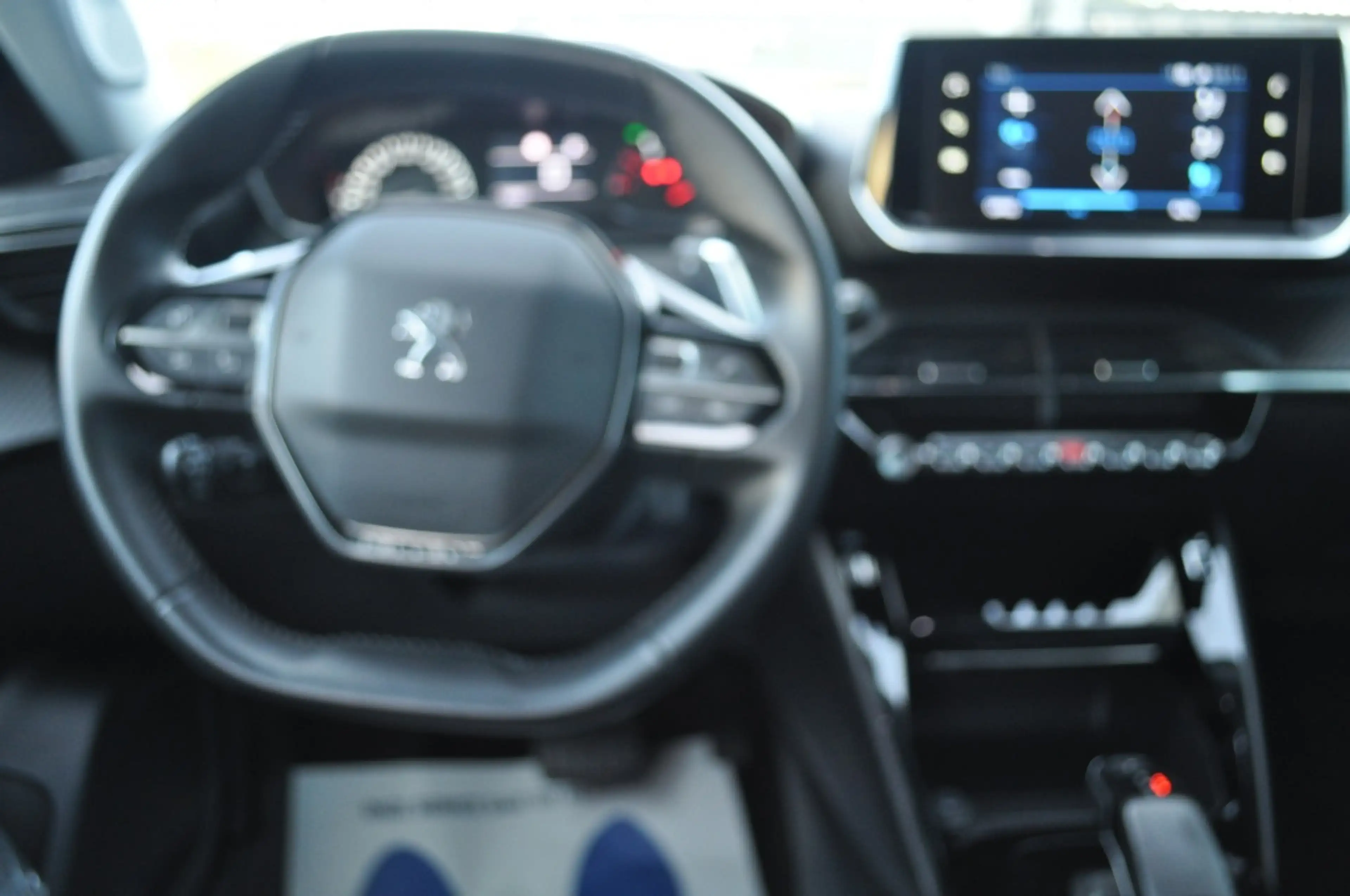 Peugeot 2008 1.2 Allure Pack Aut. Nav trekh camera — photo 8
