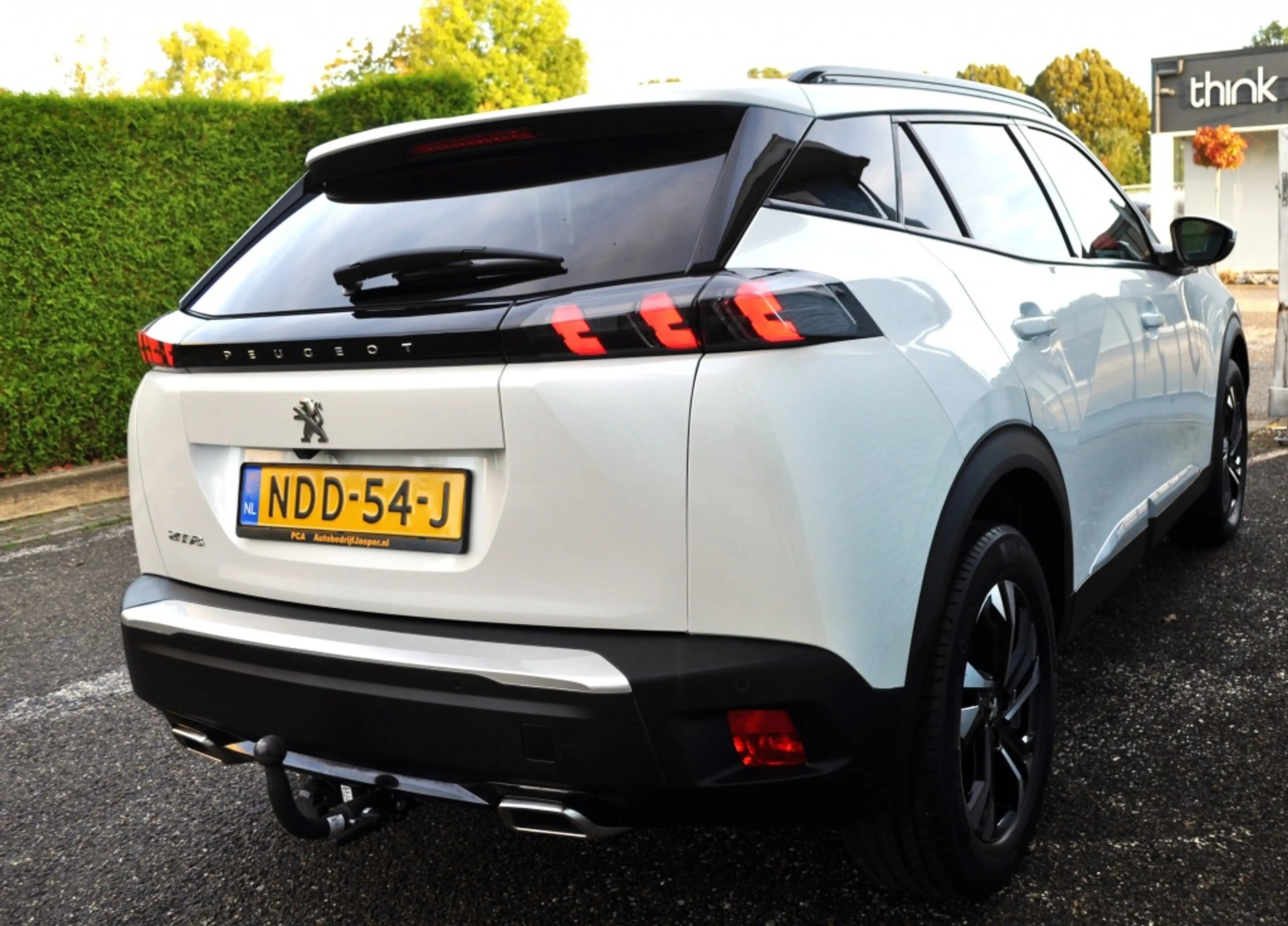 Peugeot 2008 1.2 Allure Pack Aut. Nav trekh camera — photo 4