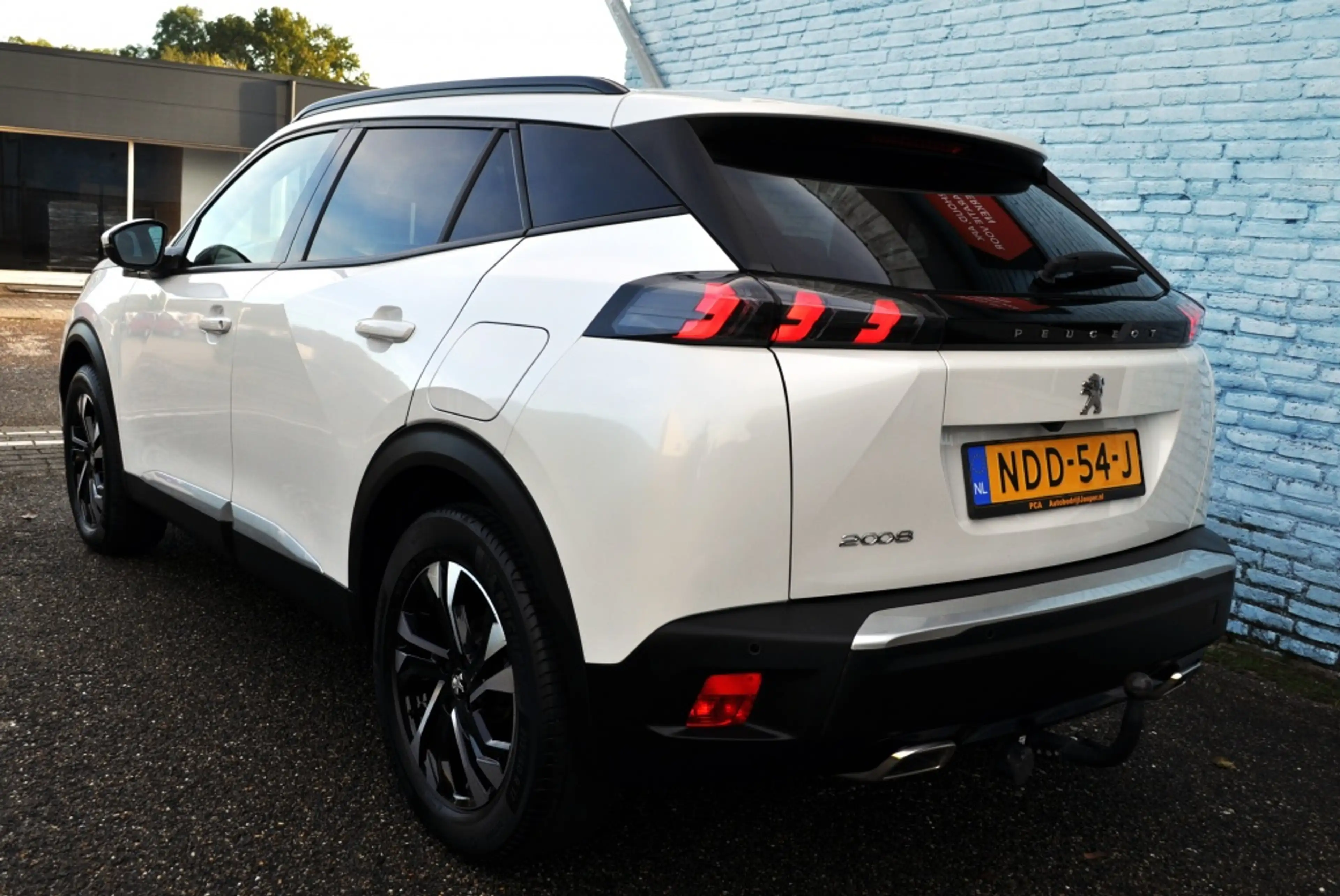 Peugeot 2008 1.2 Allure Pack Aut. Nav trekh camera — photo 3