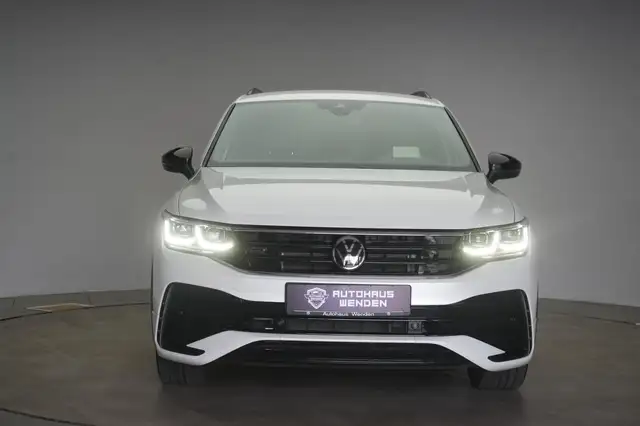 Volkswagen Tiguan view 2