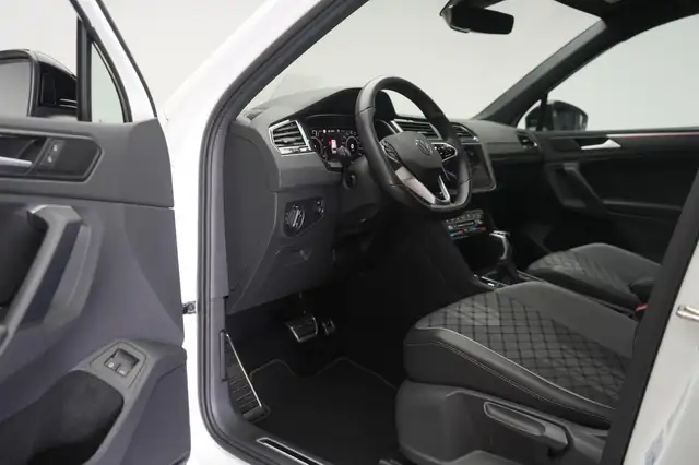 Volkswagen Tiguan view 12