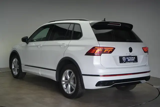 Volkswagen Tiguan view 4