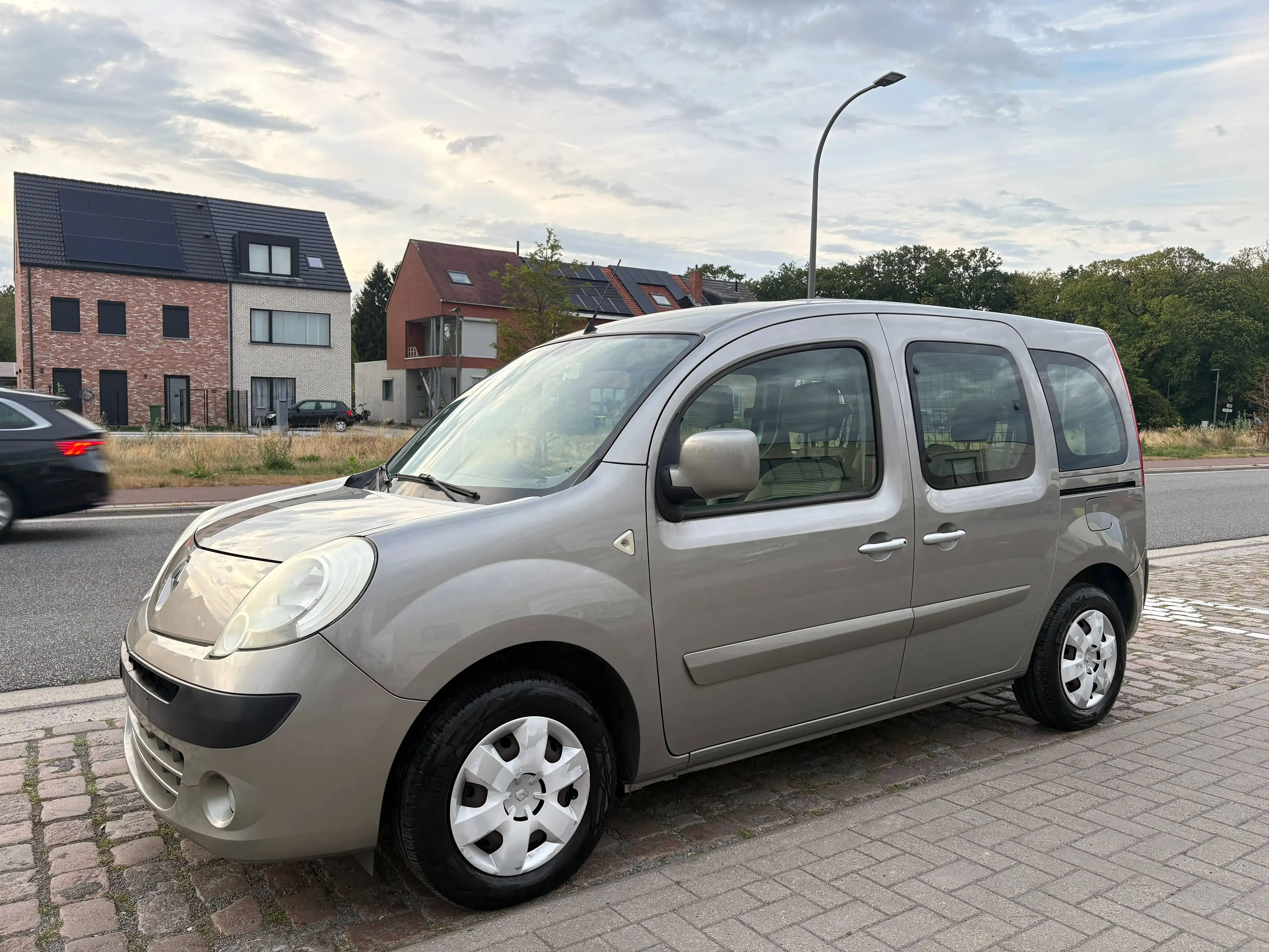 Renault Kangoo Kangoo 1.6i Dynamique / 12 Maanden Garantie / Zeer weinig KM / — photo 6
