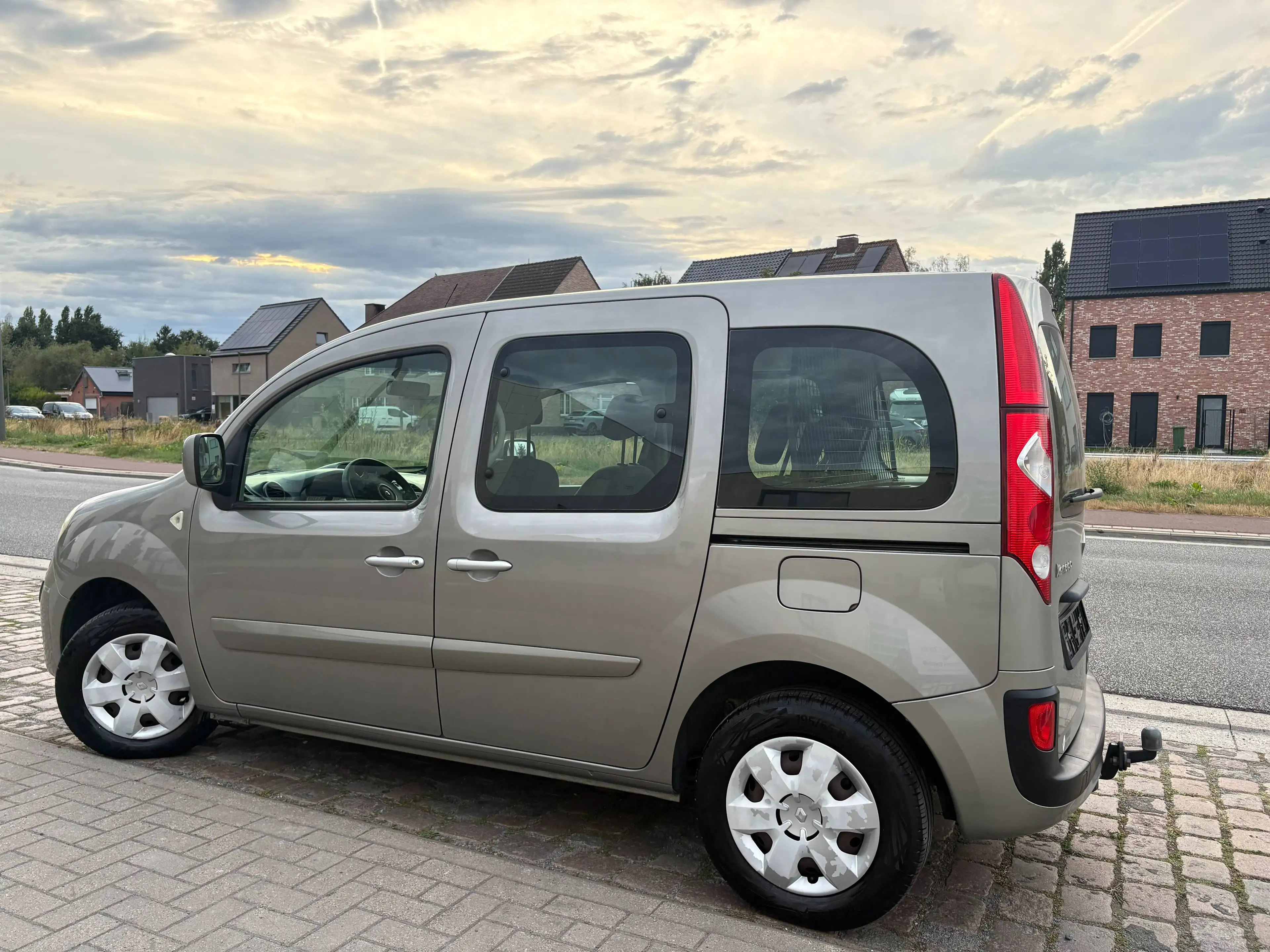 Renault Kangoo Kangoo 1.6i Dynamique / 12 Maanden Garantie / Zeer weinig KM / — photo 4