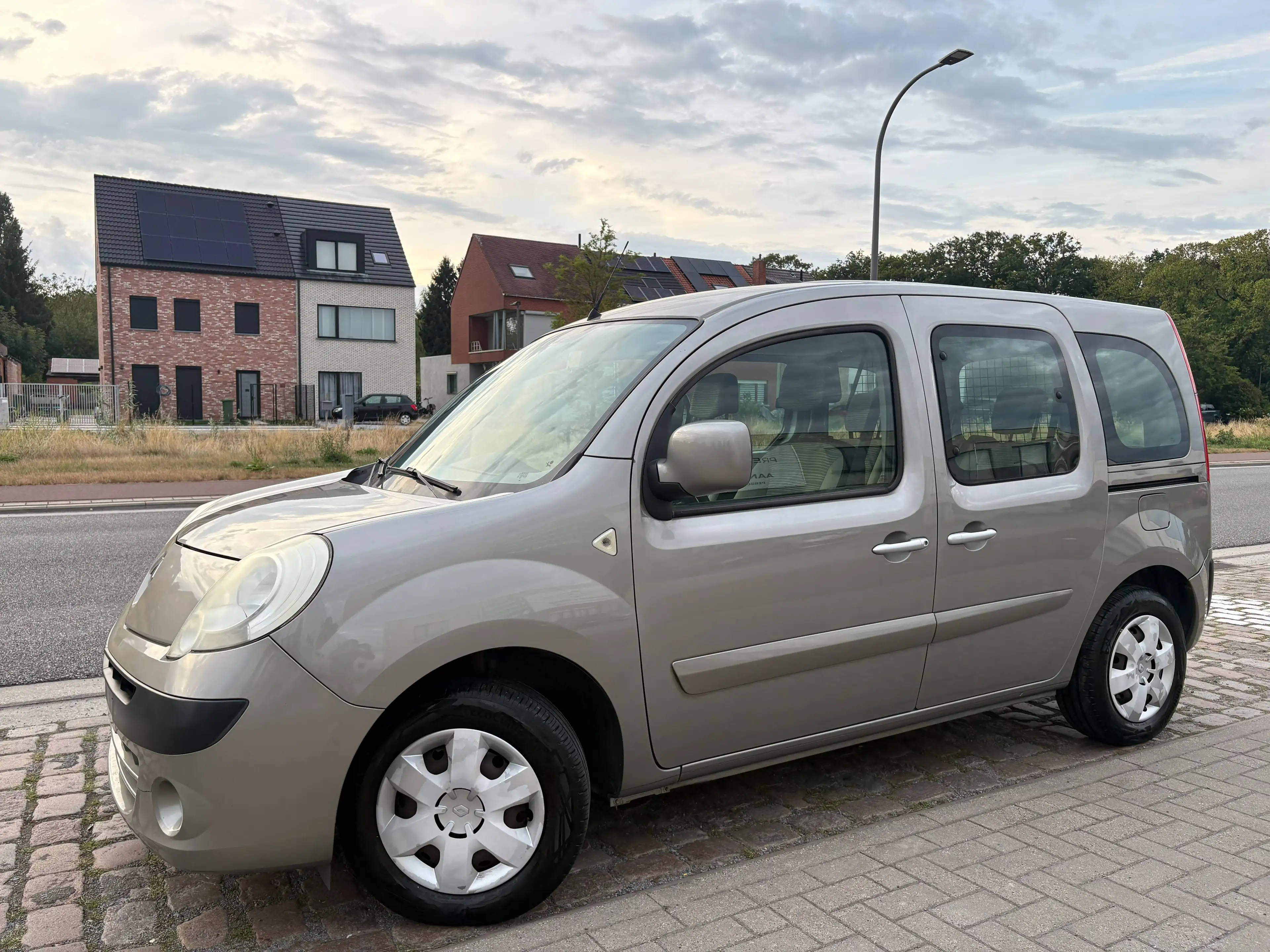 Renault Kangoo Kangoo 1.6i Dynamique / 12 Maanden Garantie / Zeer weinig KM / — photo 2