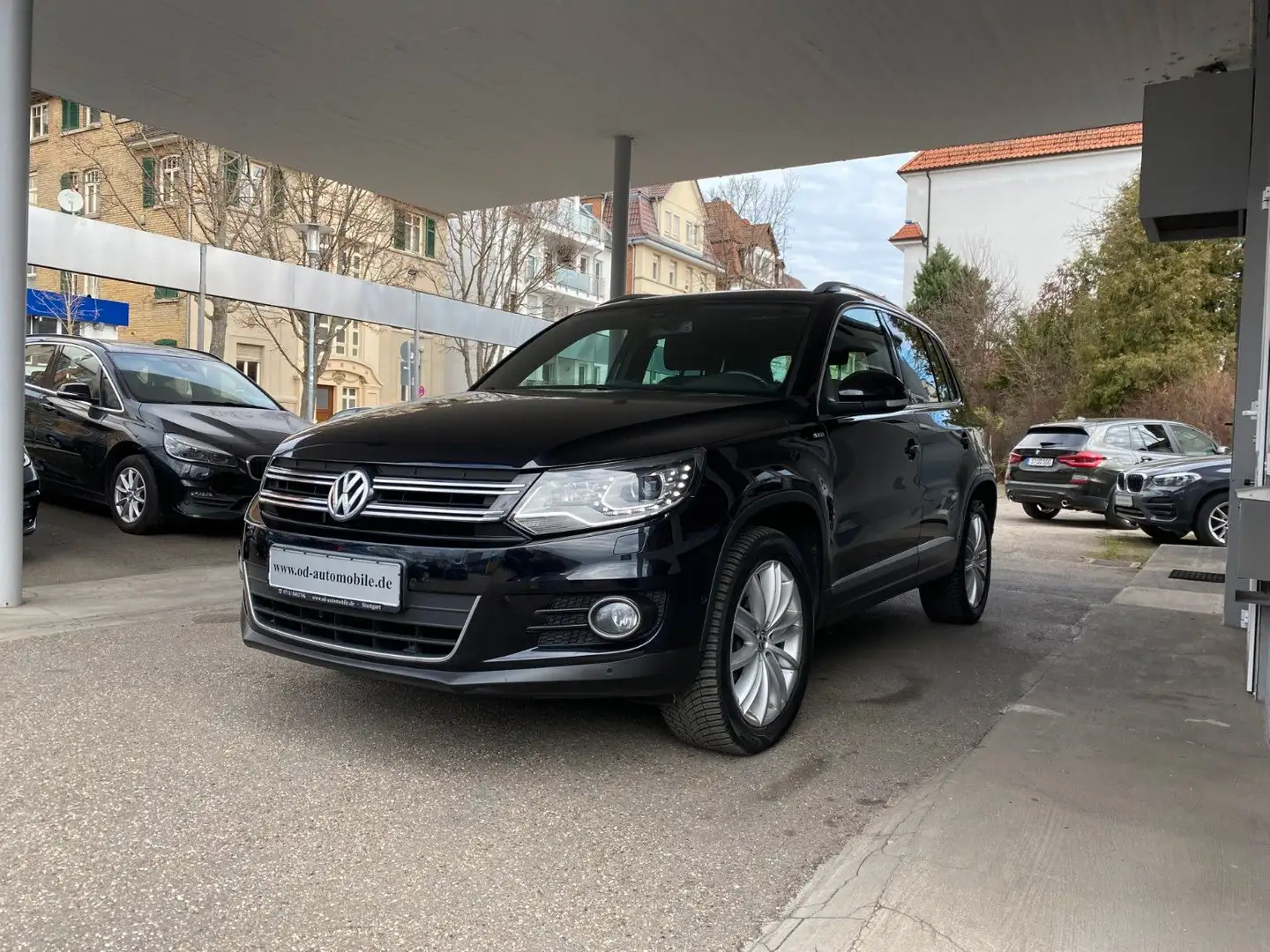 Volkswagen Tiguan Life 4Motion/Panoramad./AHK/Navi/Xenon Noir - 2